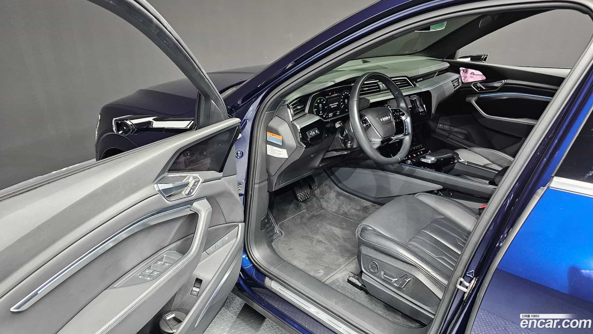 e-tron Audi 2022.1-INNER-010