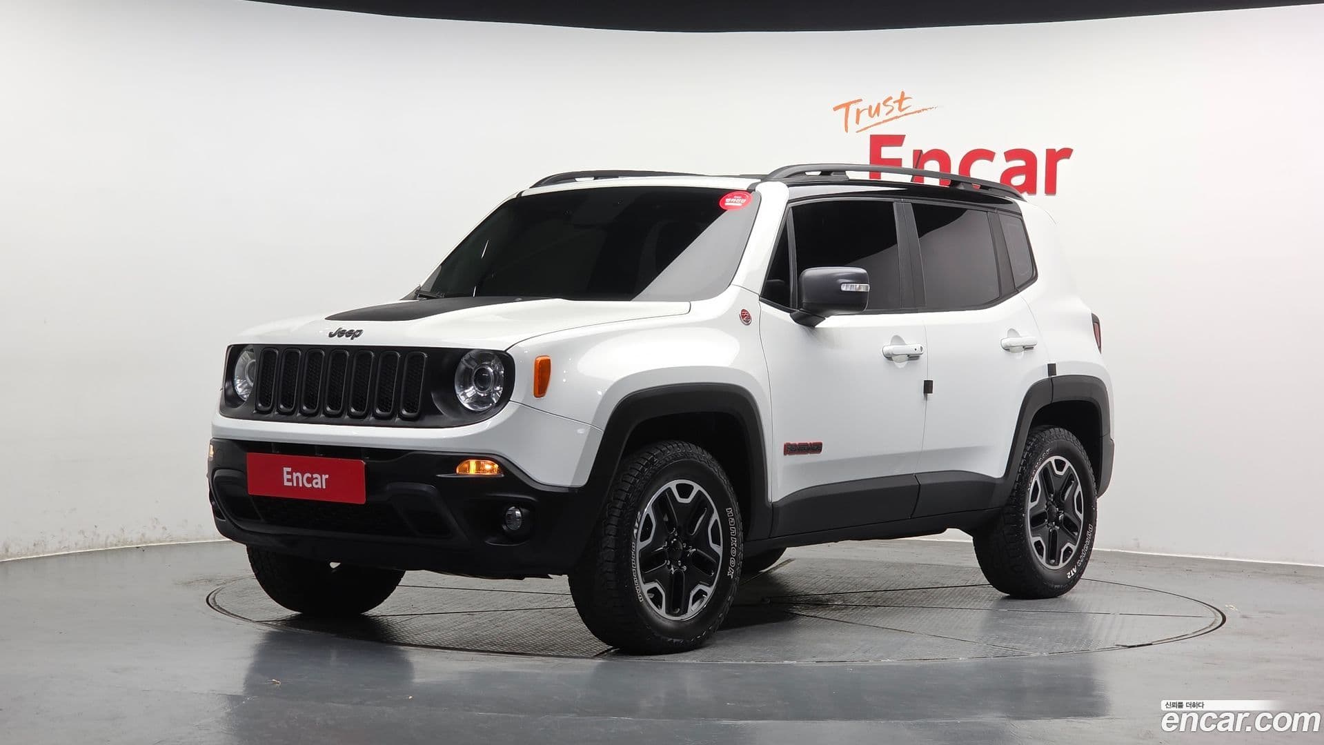 Main__Slider__Photo:Renegade Jeep 2017.11-0