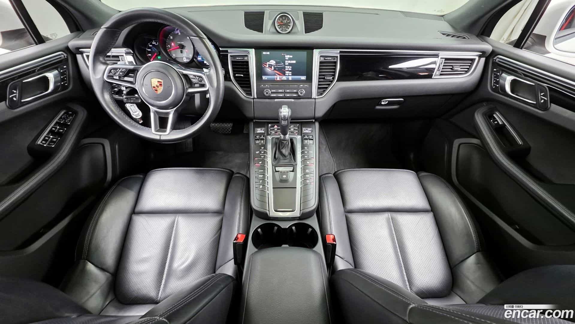 Macan Porsche 2017.11-INNER-007