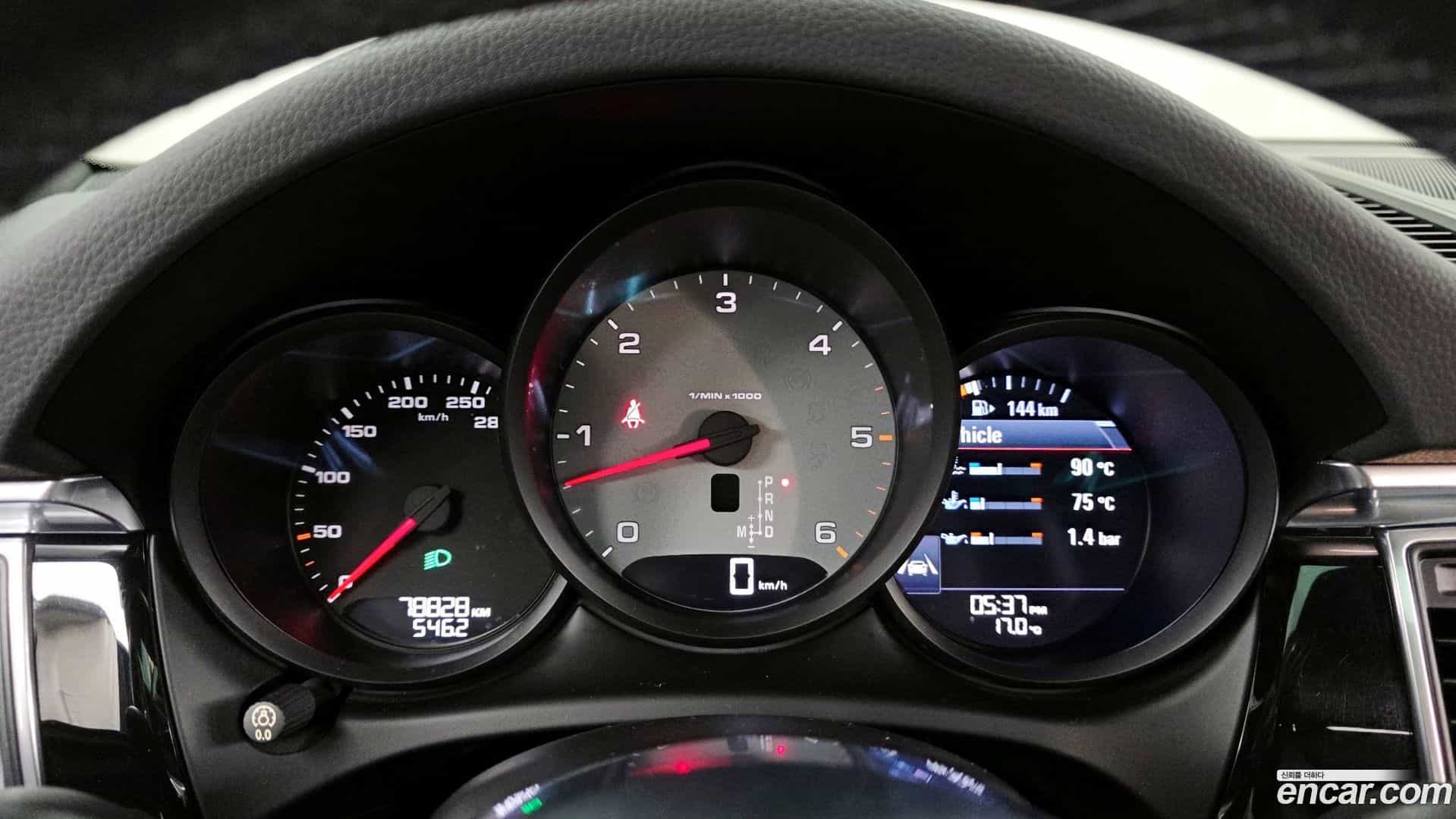 Macan Porsche 2017.11-INNER-008