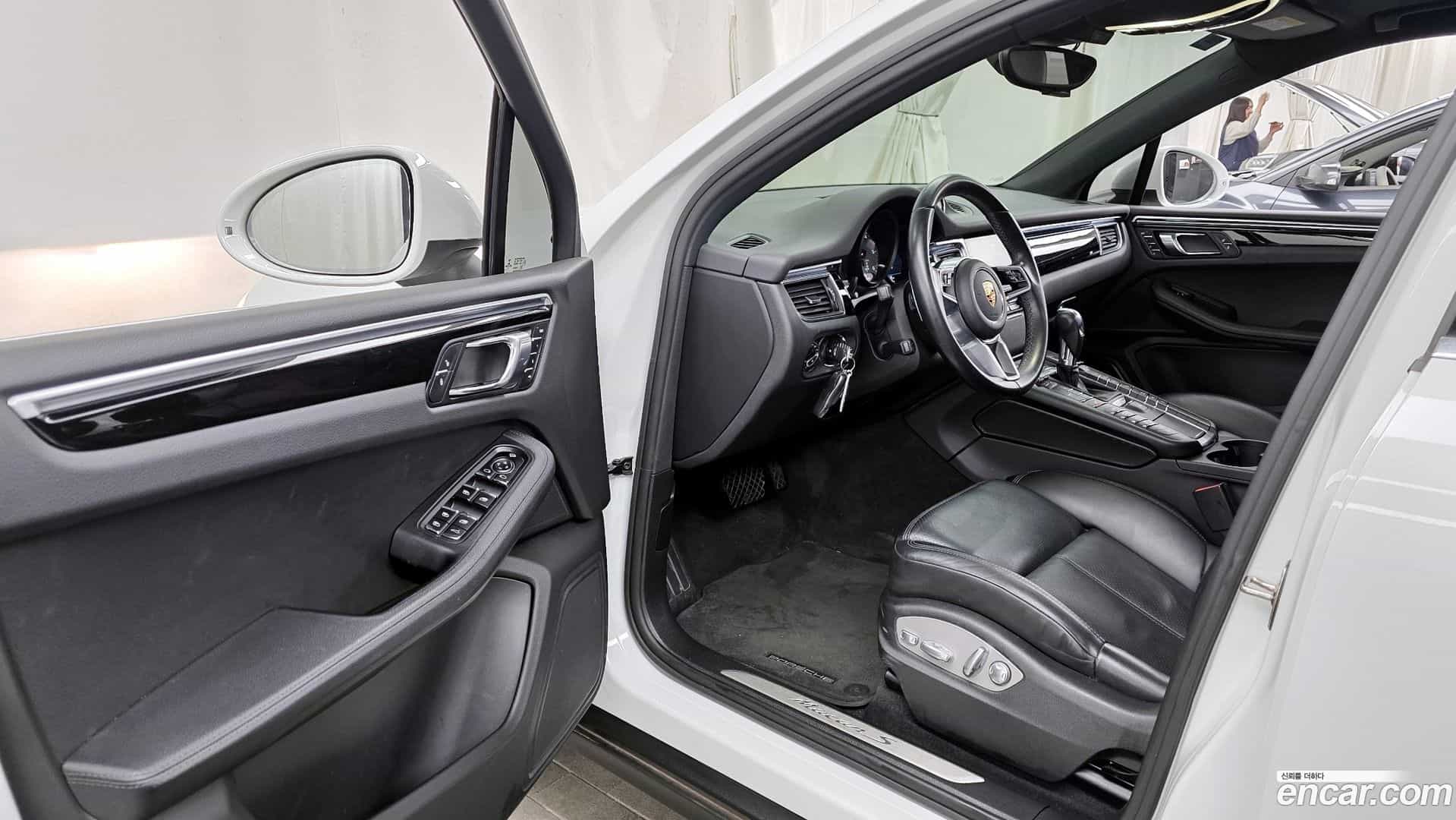Macan Porsche 2017.11-INNER-010