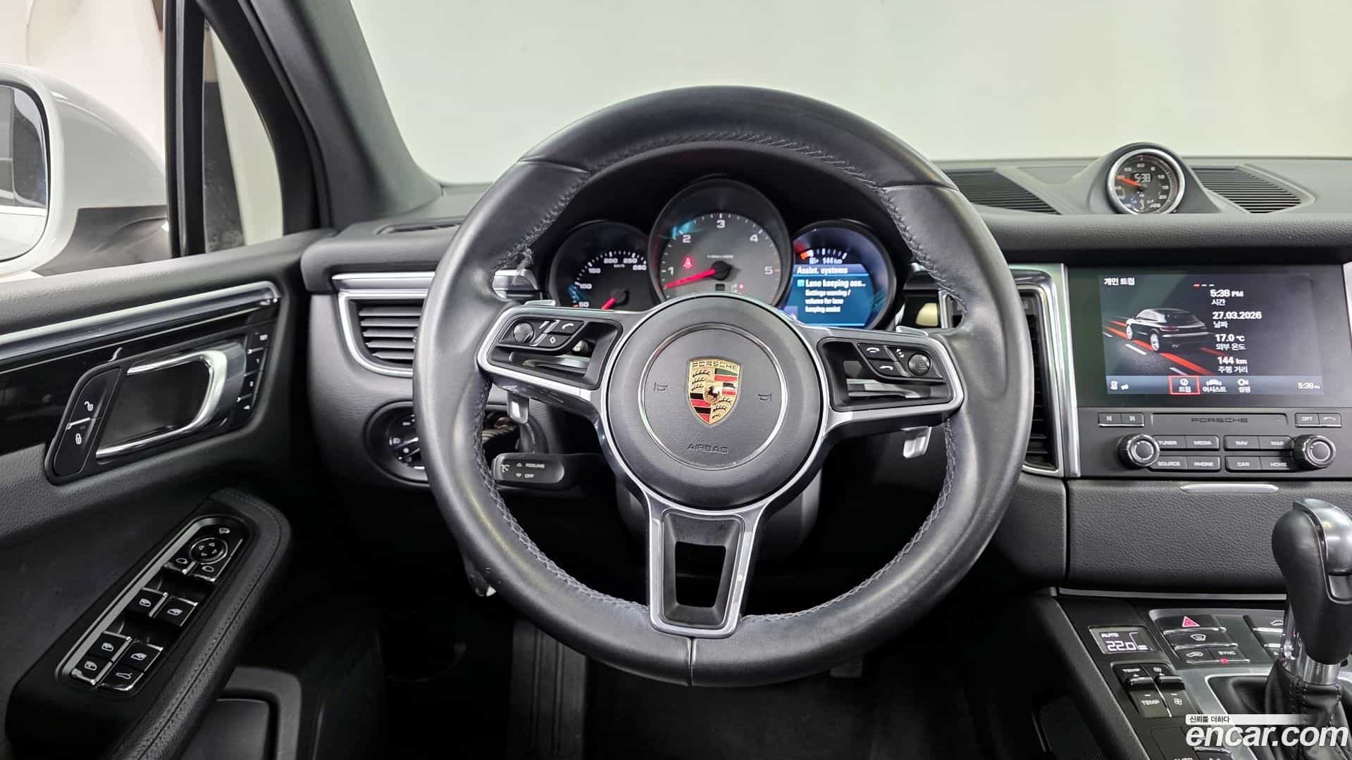 Macan Porsche 2017.11-OPTION-017