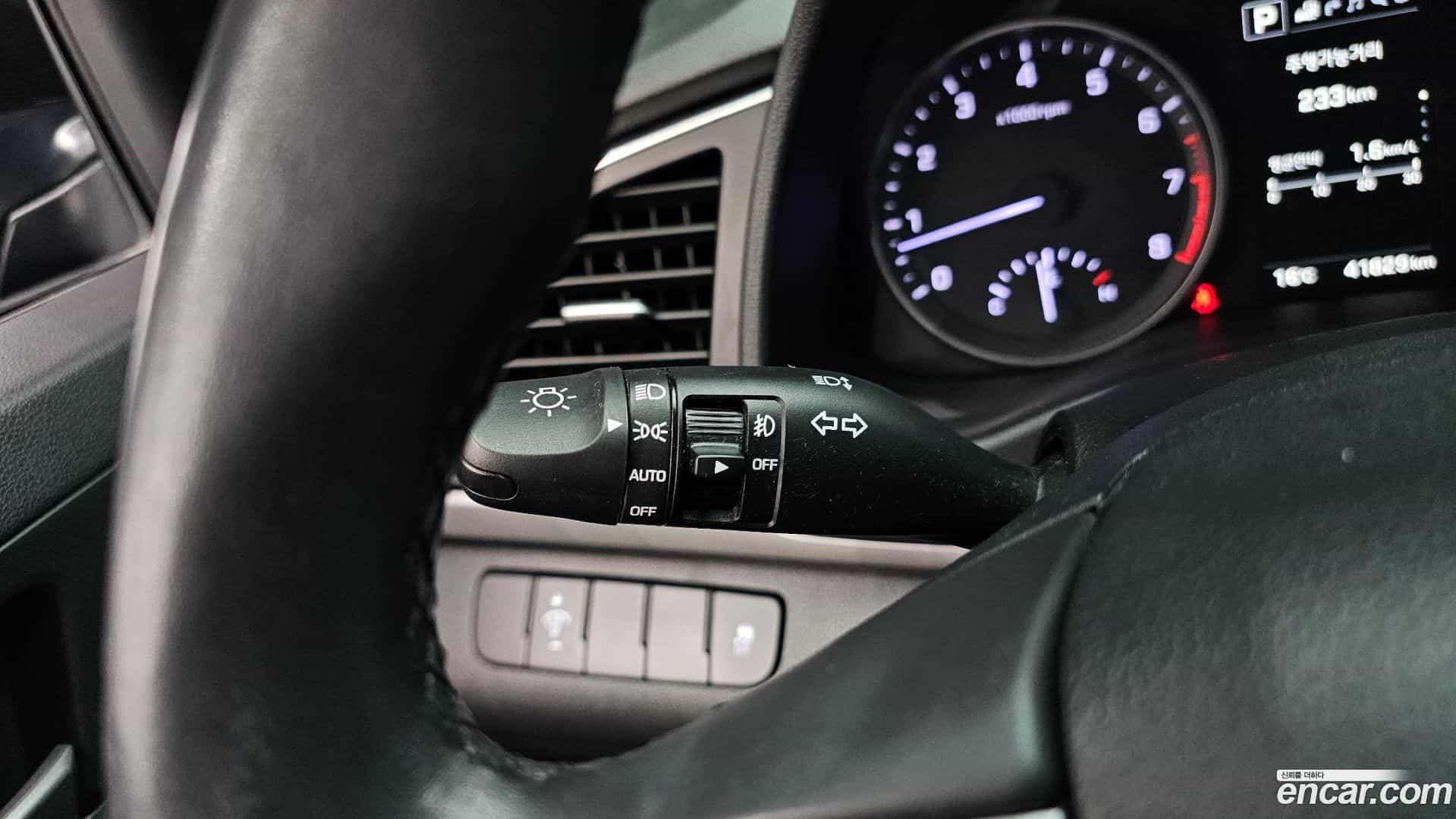AVANTE Hyundai 2015.8-OPTION-022