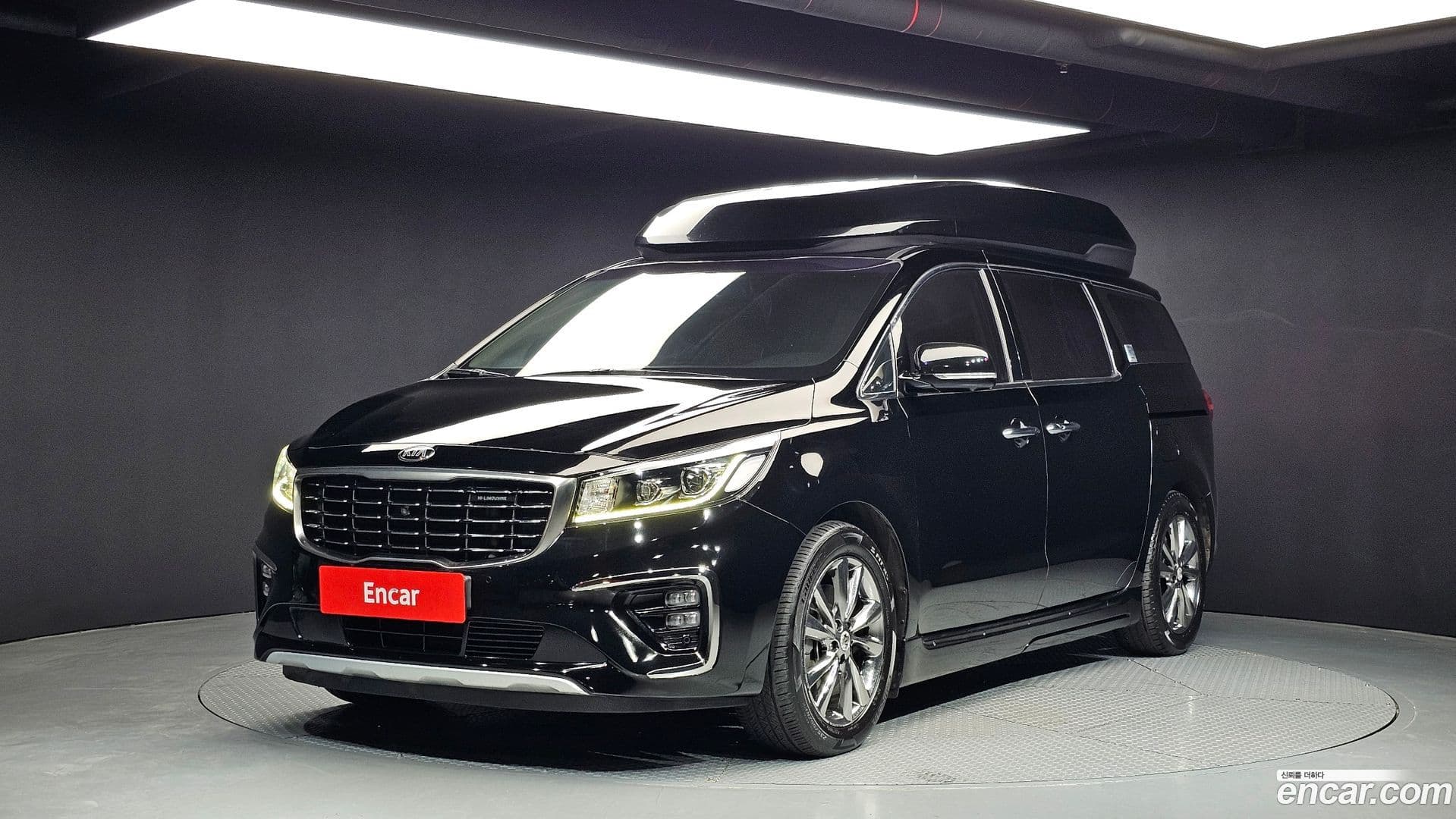 Main__Slider__Photo:Canival Kia 2019.8-0