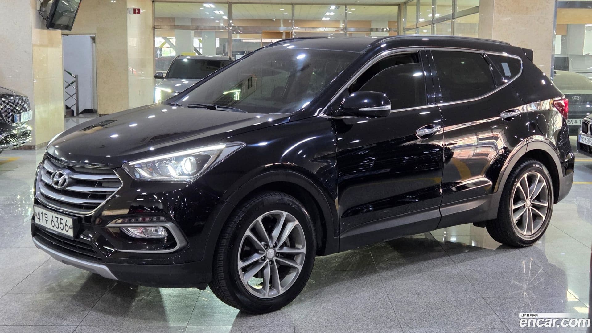 Main__Slider__Photo:Santafe Hyundai 2017.0-0
