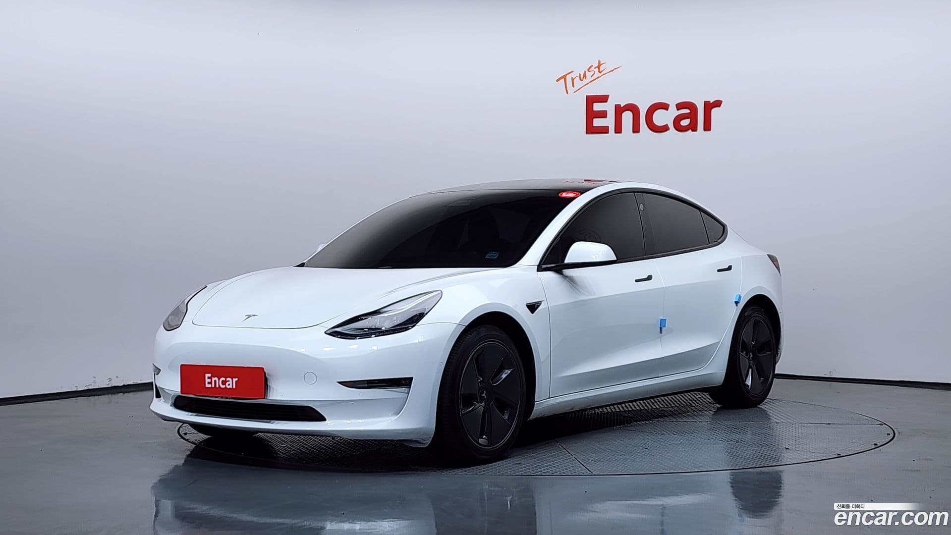 Main__Slider__Photo:Model 3 Tesla 2021.7-0