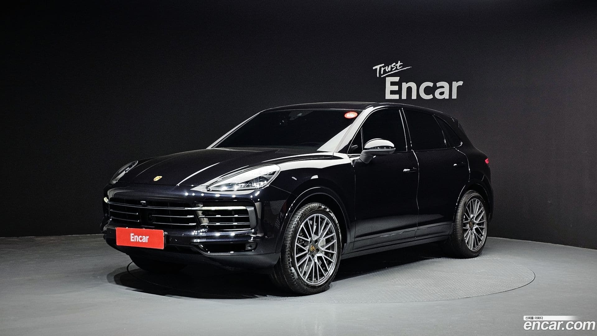 Main__Slider__Photo:Cayenne Porsche 2021.1-0