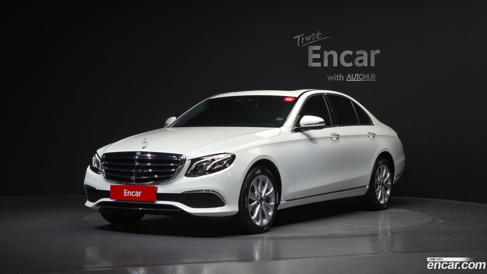 Main__Slider__Photo:E-Class Mercedes-Benz 2020.0-0