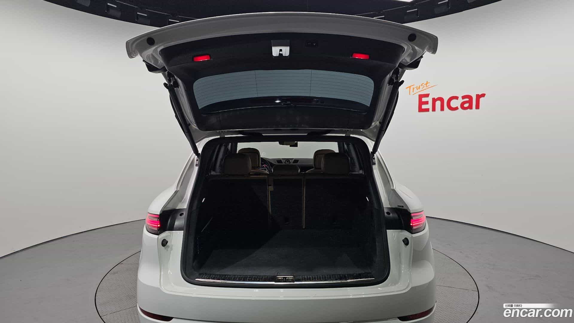 Cayenne Porsche 2019.8-OPTION-024