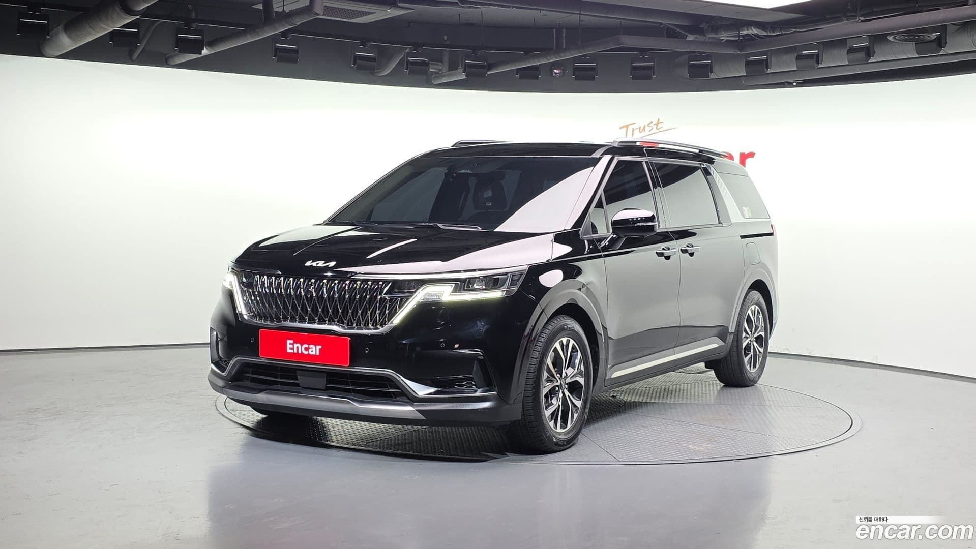 Main__Slider__Photo:Canival Kia 2023.2-0
