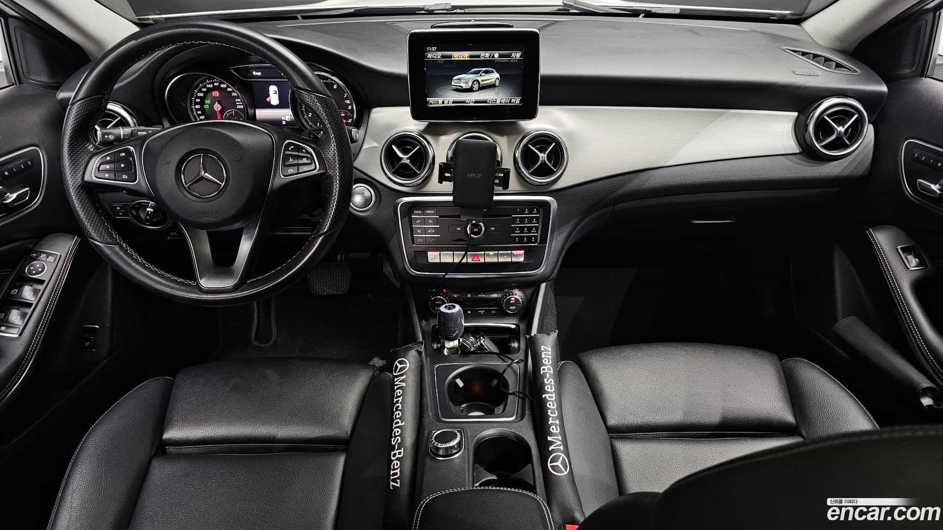 GLA-Class Mercedes-Benz 2018.3-INNER-007