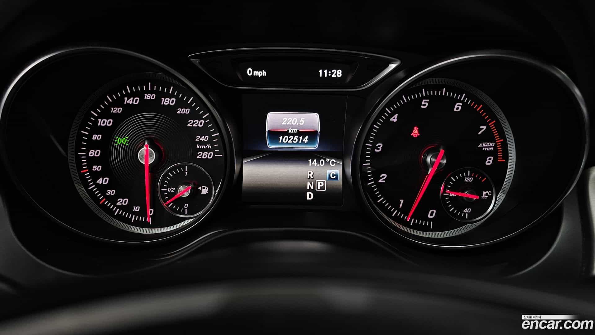GLA-Class Mercedes-Benz 2018.3-INNER-008
