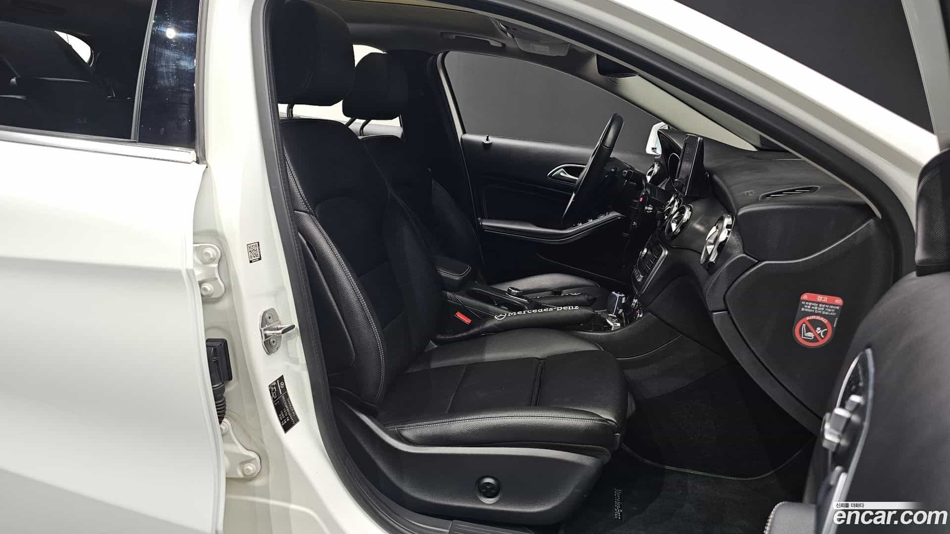 GLA-Class Mercedes-Benz 2018.3-INNER-010