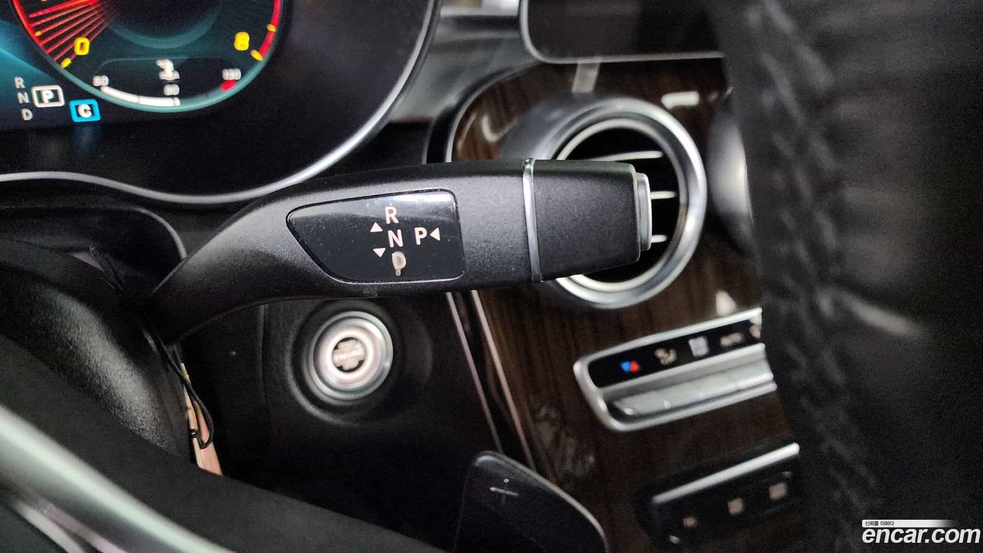 GLC-Class Mercedes-Benz 2020.5-INNER-009