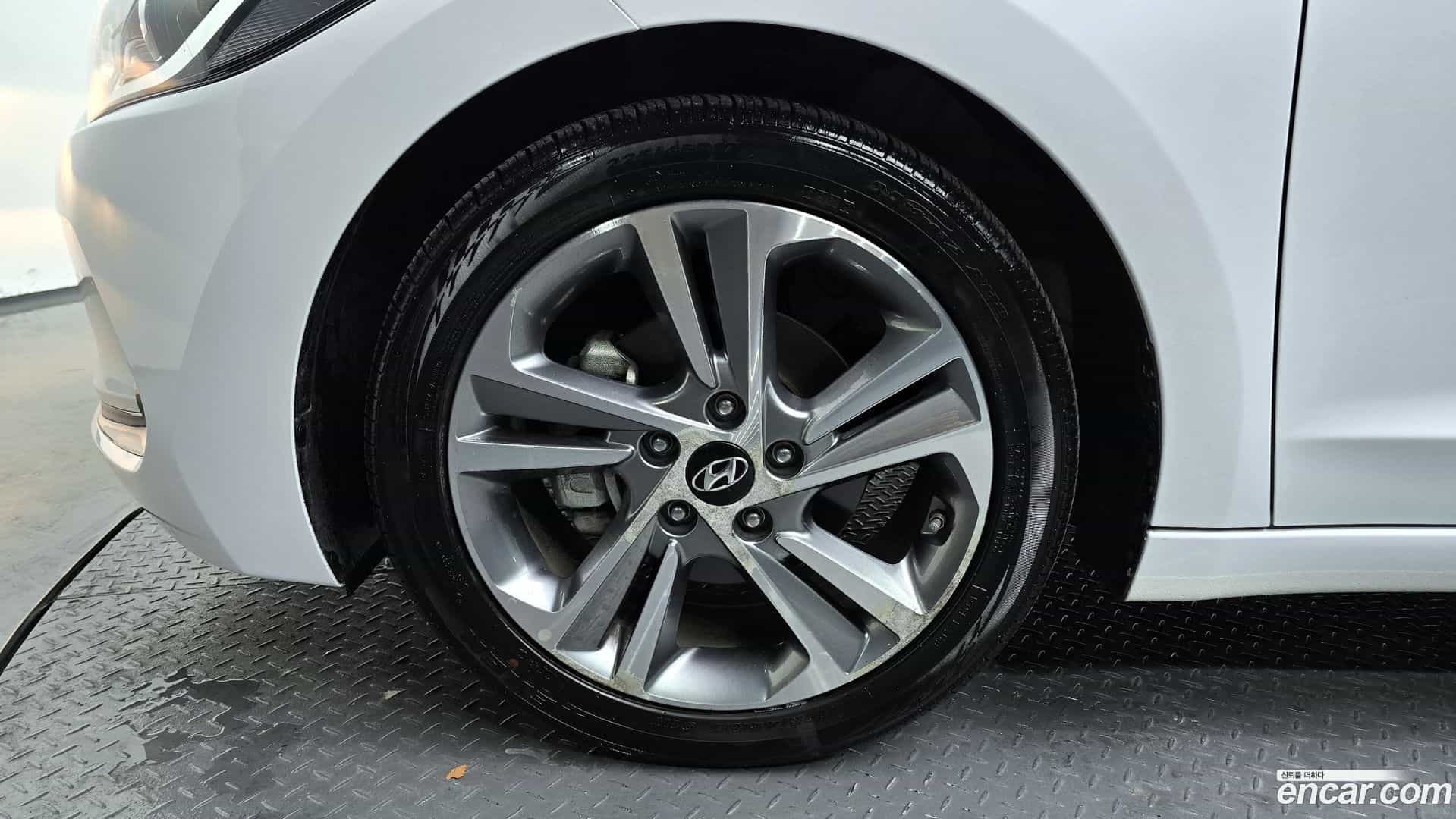 AVANTE Hyundai 2018.6-OUTER-005