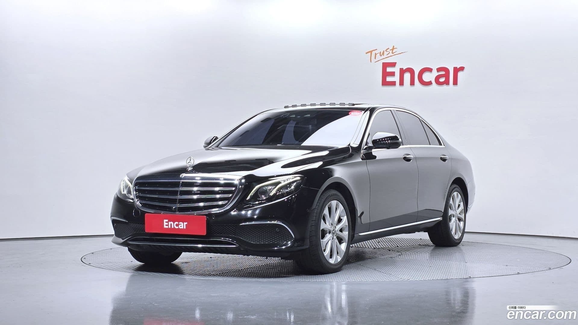 Main__Slider__Photo:E-Class Mercedes-Benz 2018.11-0
