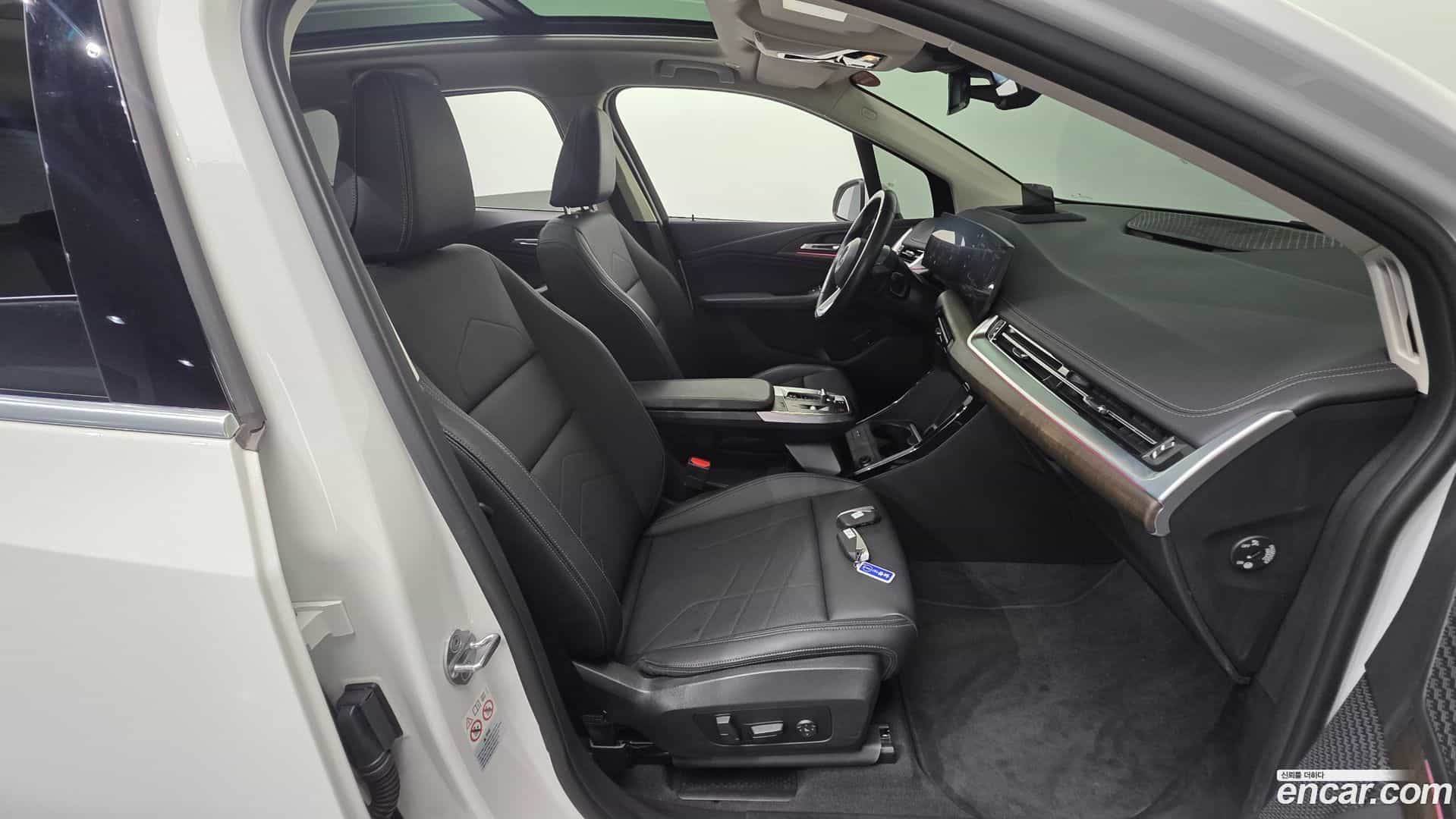 2-Series BMW 2022.11-INNER-010