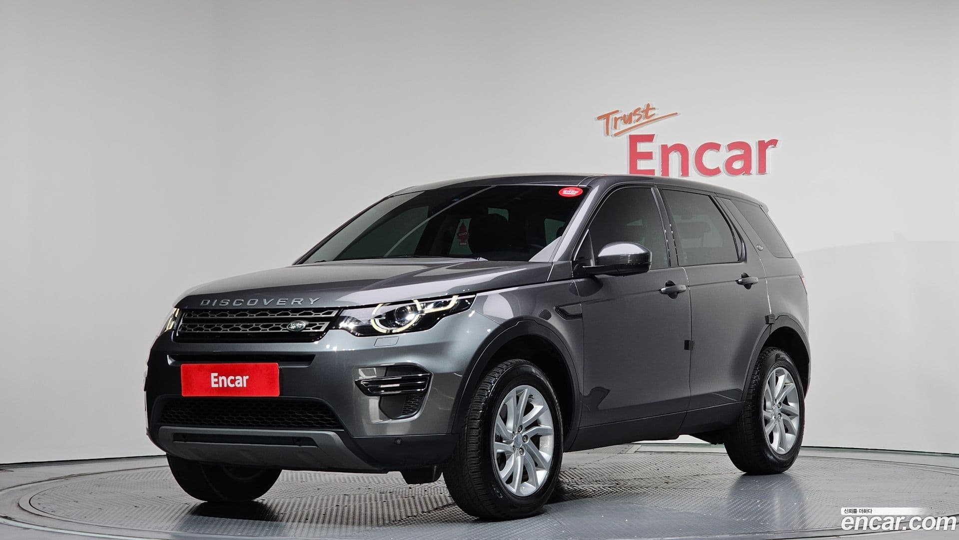 Main__Slider__Photo:Discovery Sport Land Rover 2019.0-0