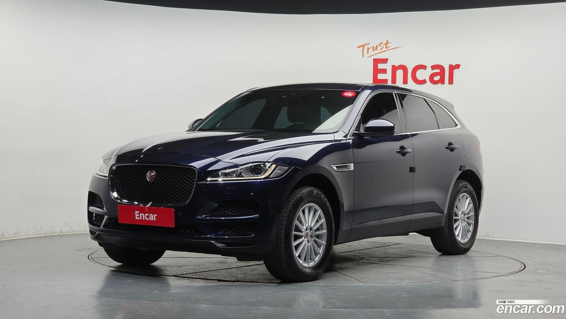 Main__Slider__Photo:F-PACE Jaguar 2018.2-0