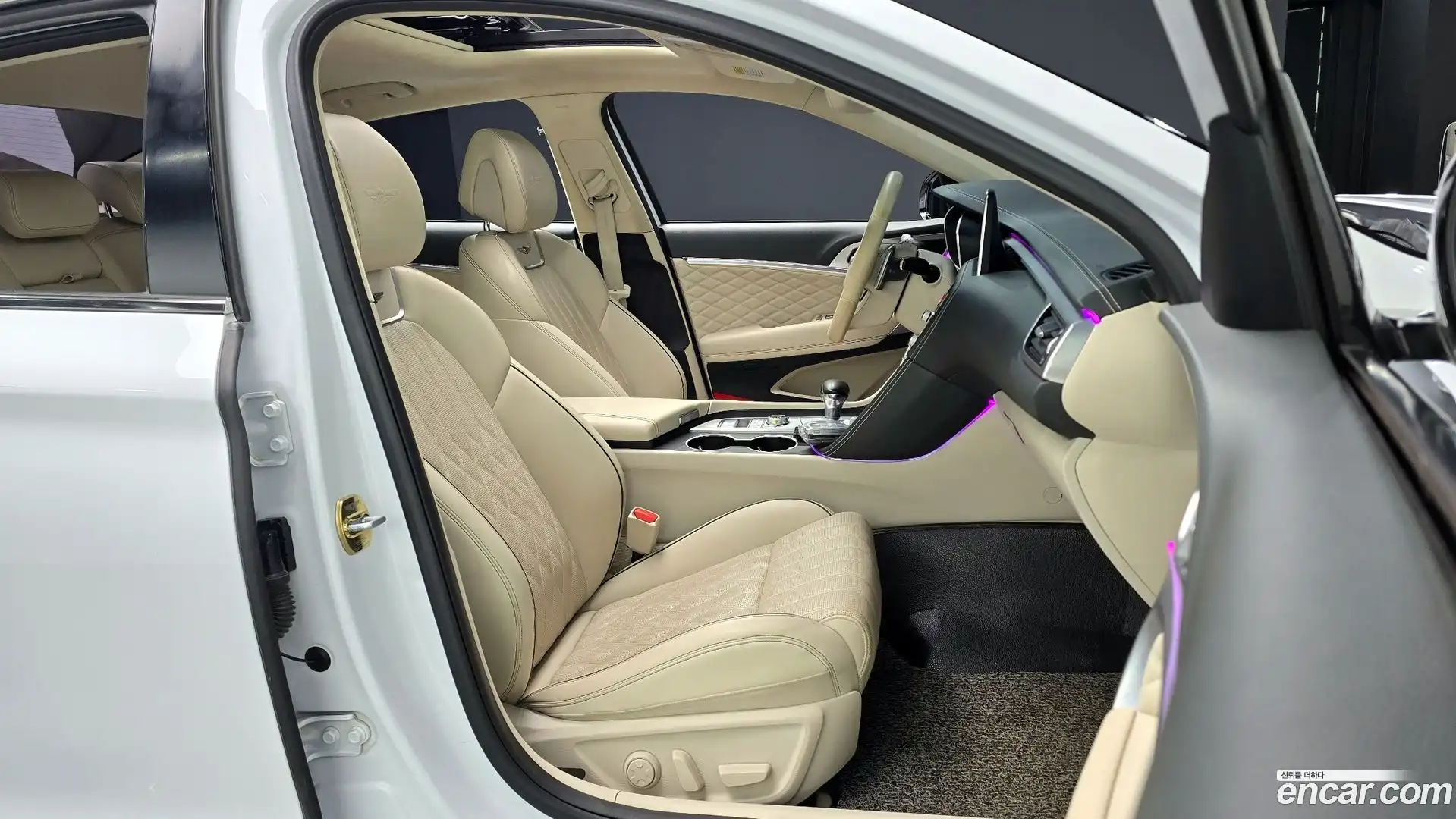 G70 Genesis 2019.0-INNER-010