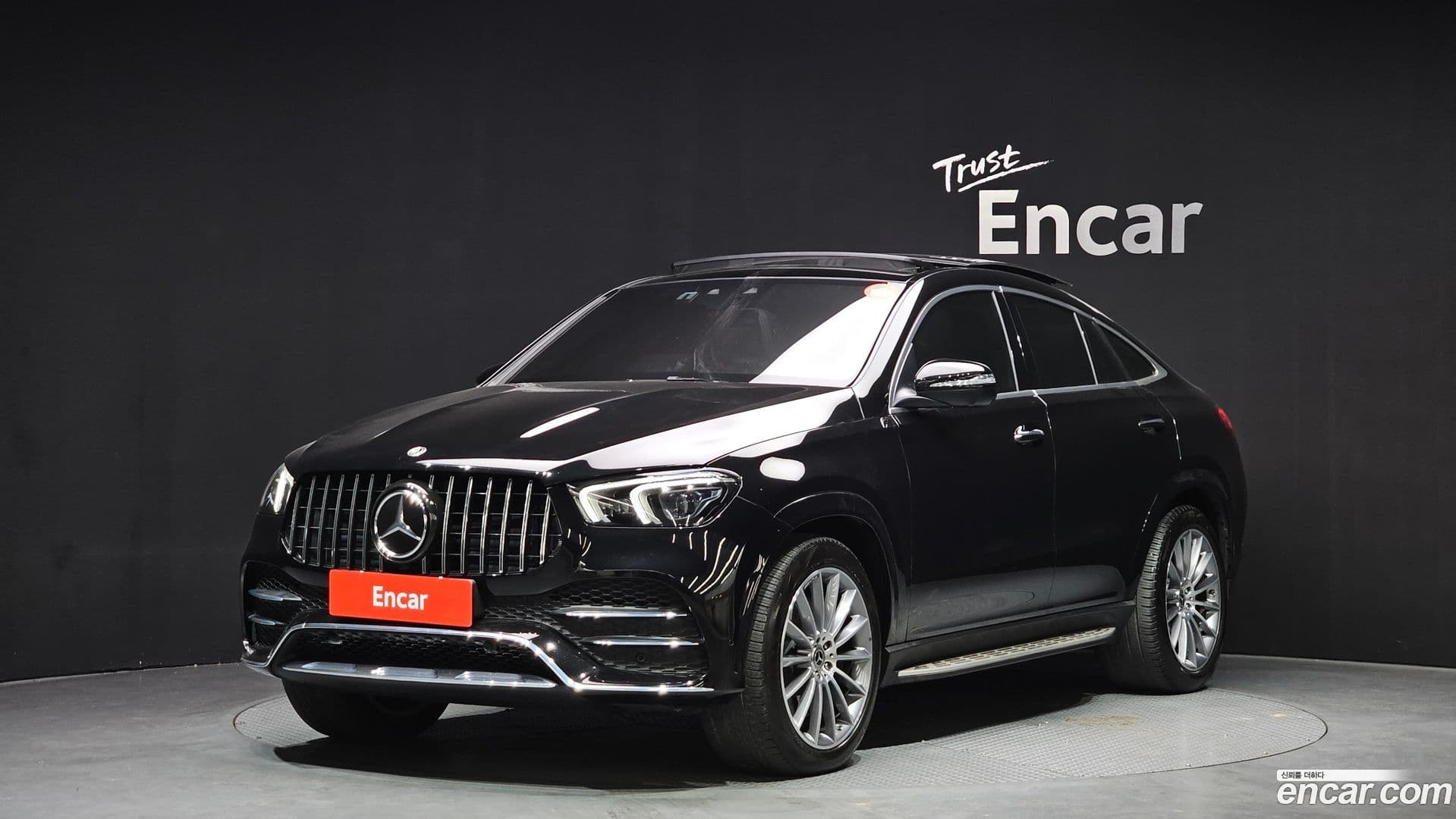 Main__Slider__Photo:GLE-Class Mercedes-Benz 2023.2-0