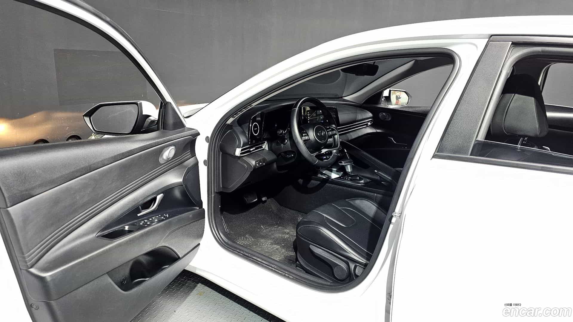 AVANTE Hyundai 2021.1-INNER-010