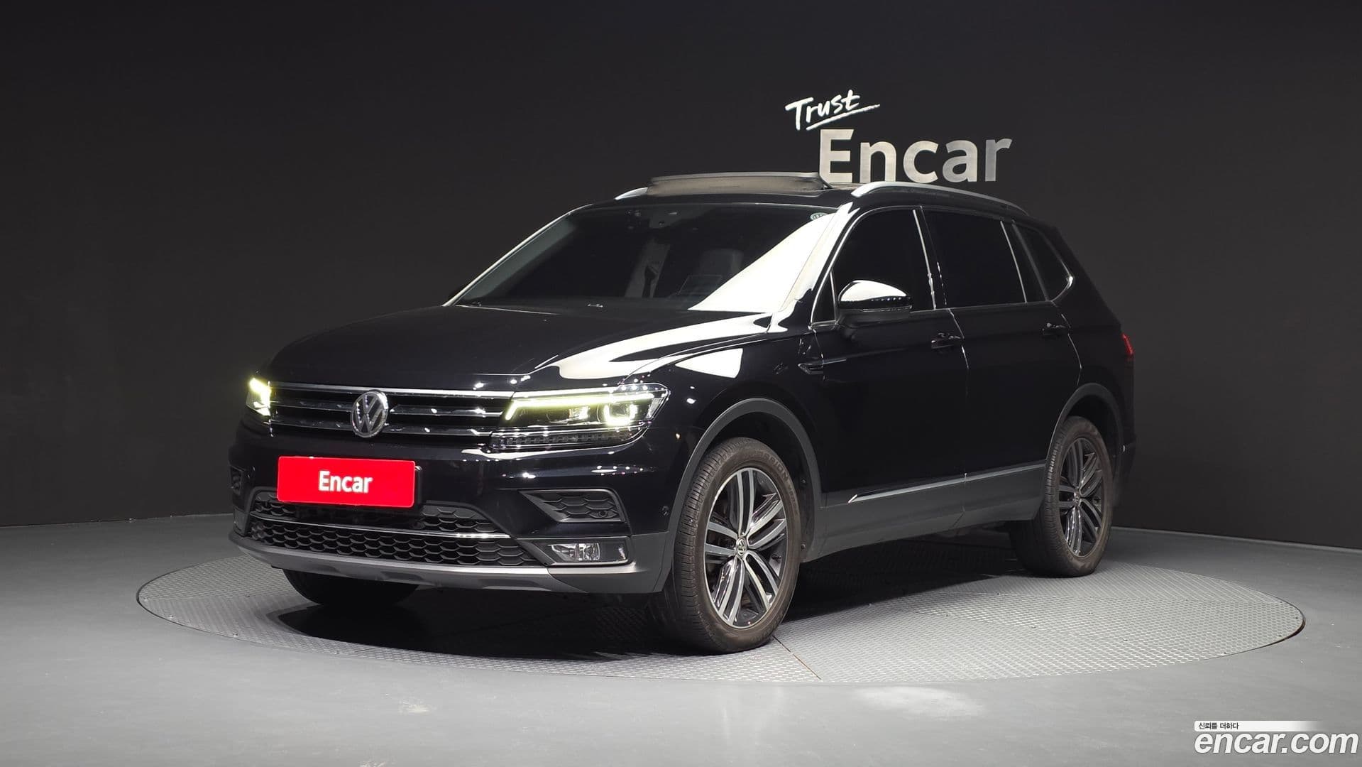 Main__Slider__Photo:Tiguan Volkswagen 2020.11-0
