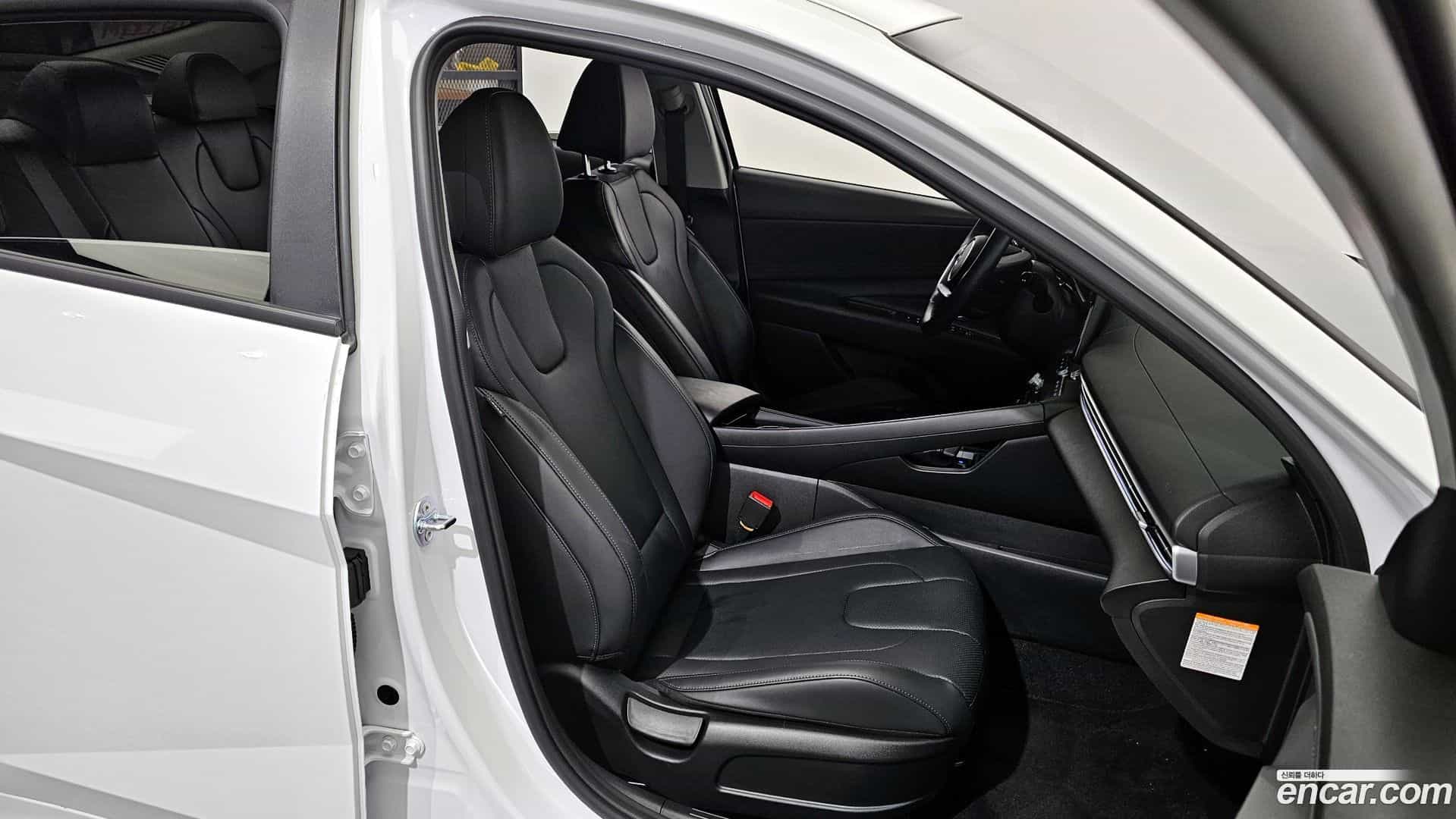AVANTE Hyundai 2024.6-OPTION-016