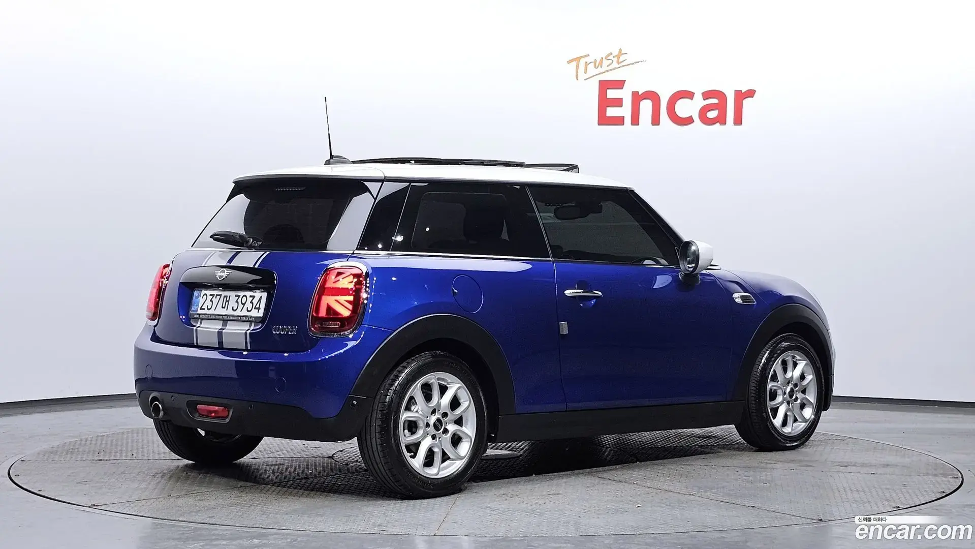 Main__Slider__Photo:Cooper Mini 2021.6-1