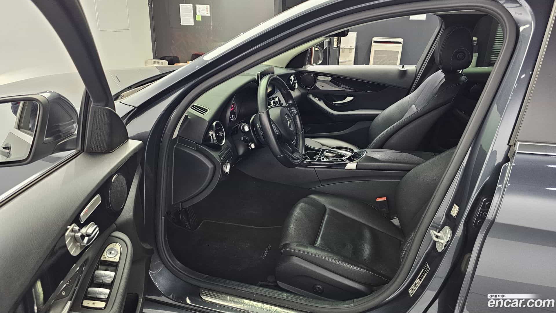 C-Class Mercedes-Benz 2015.8-INNER-010