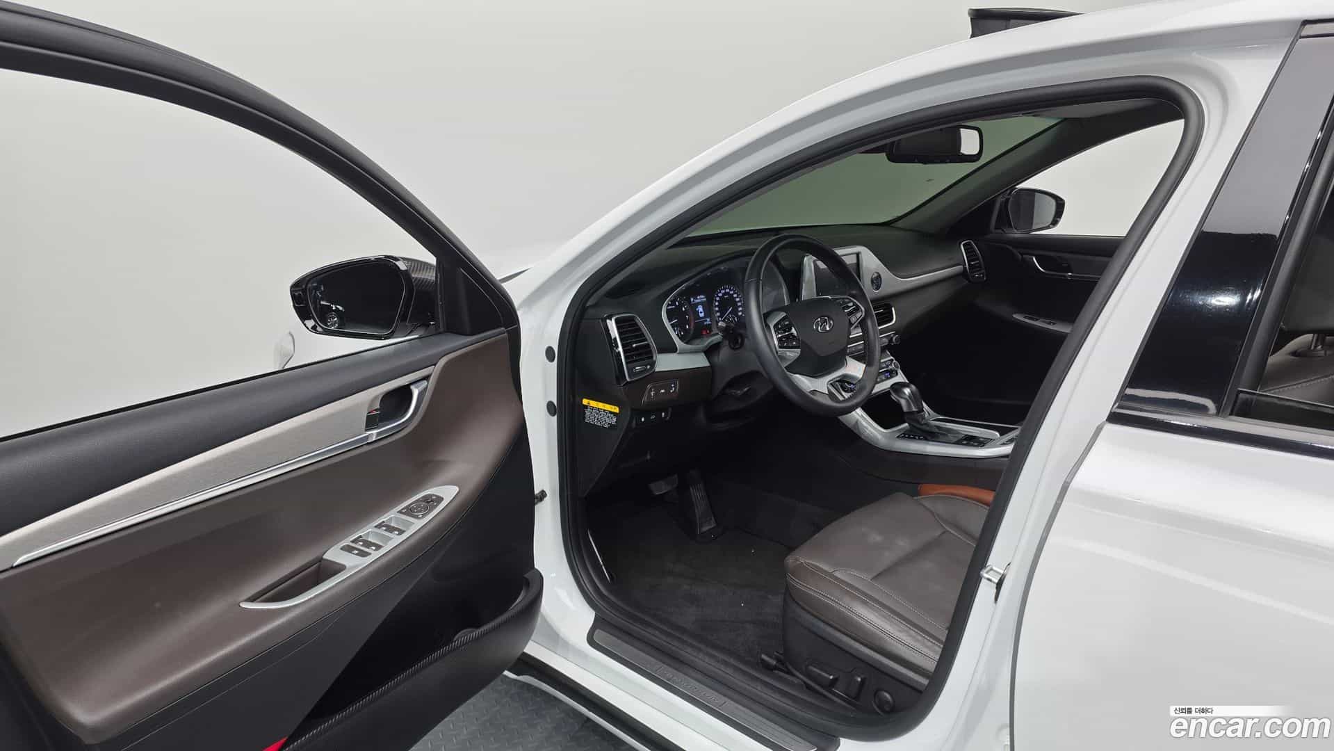 Grandeur Hyundai 2019.8-OPTION-015