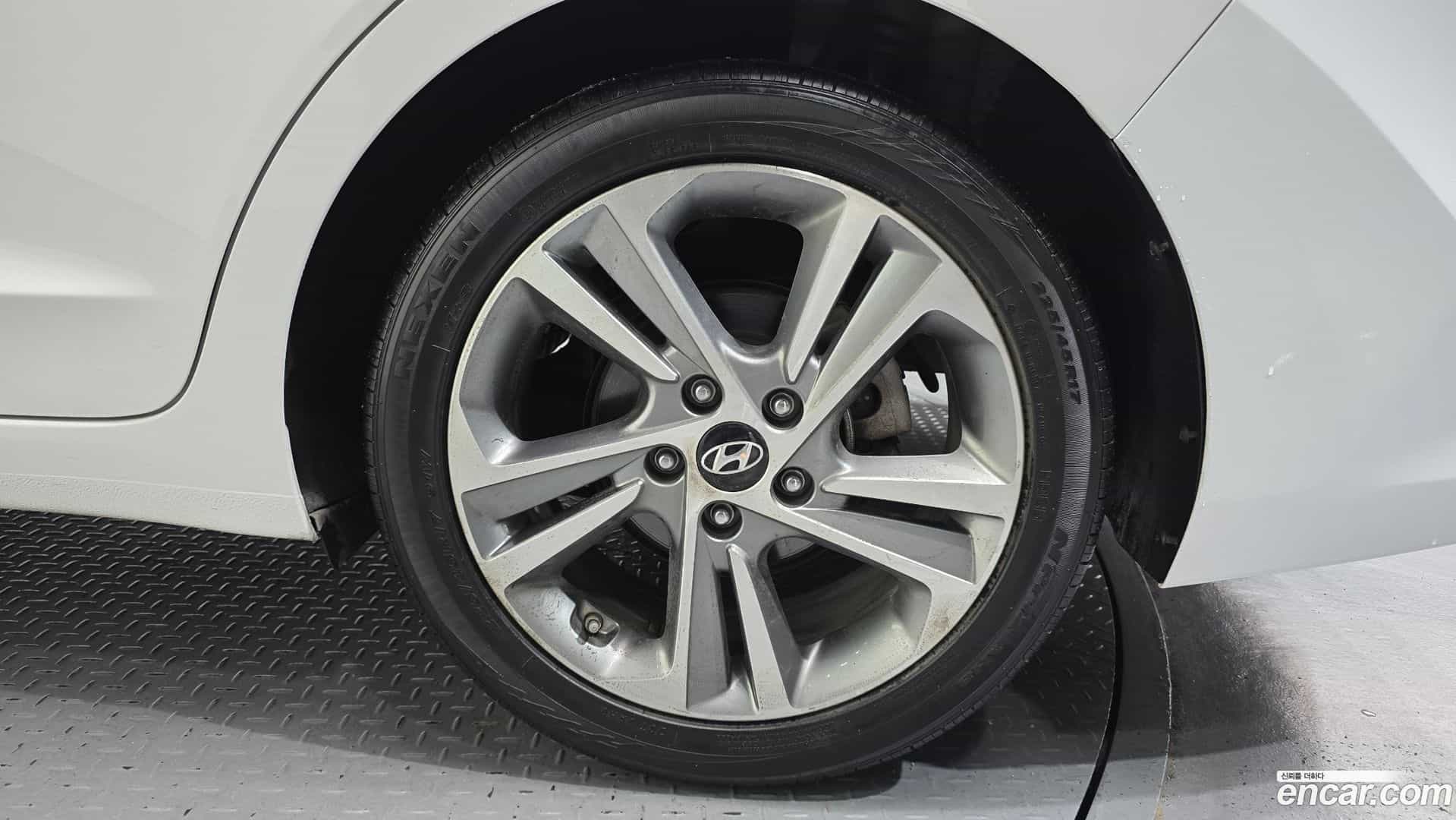 AVANTE Hyundai 2017.9-OUTER-005
