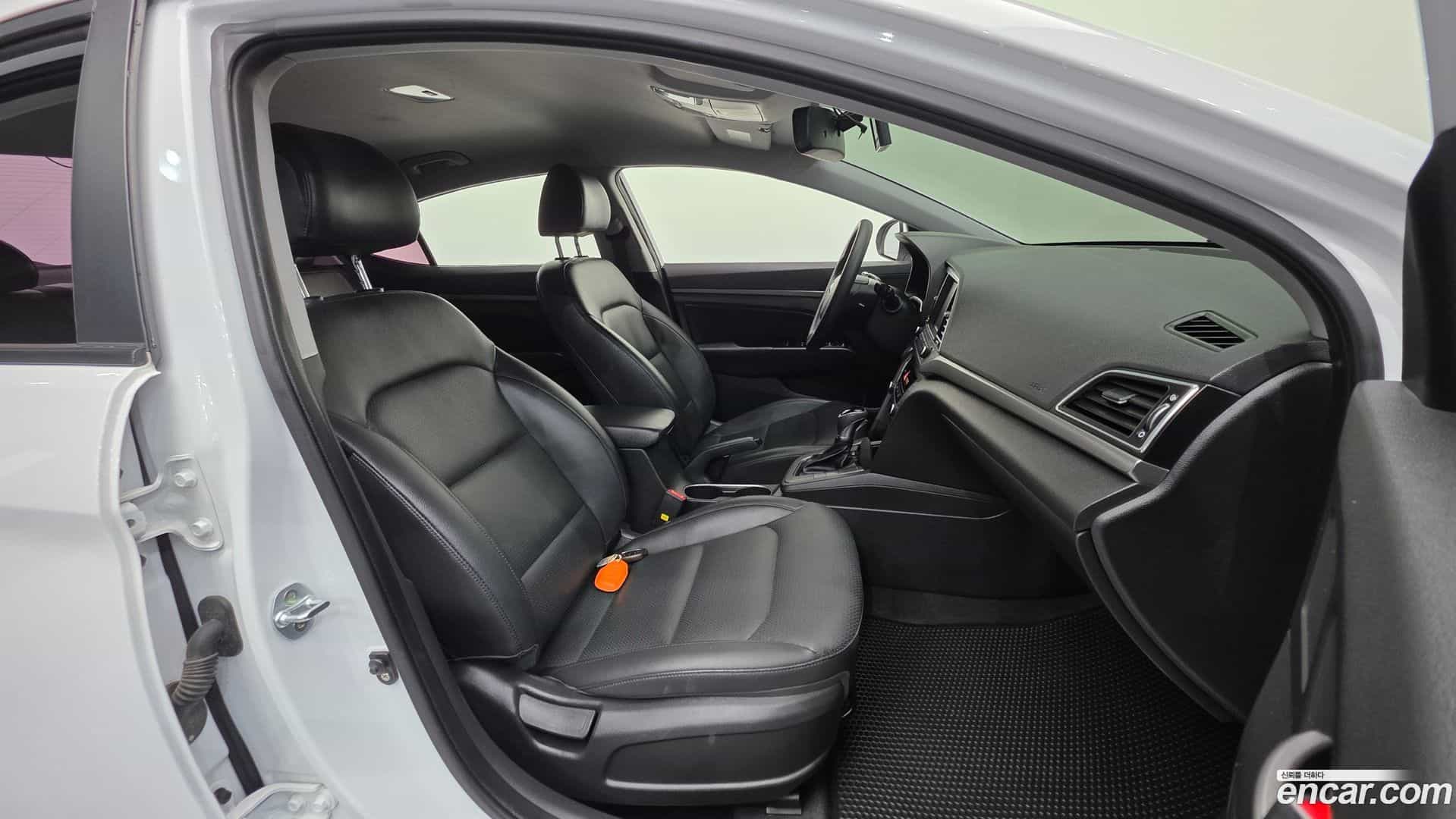 AVANTE Hyundai 2017.9-INNER-010