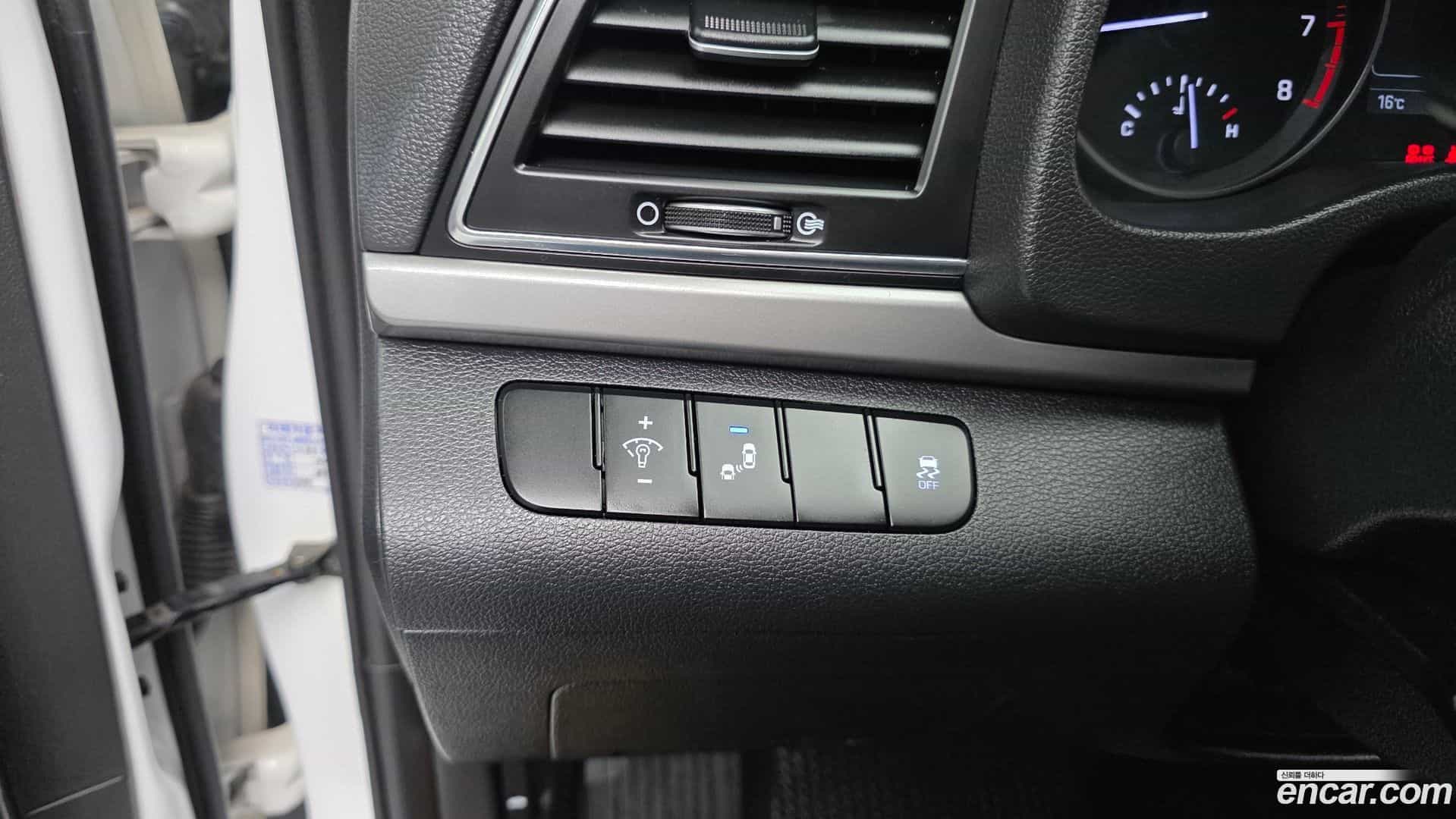 AVANTE Hyundai 2017.9-OPTION-017