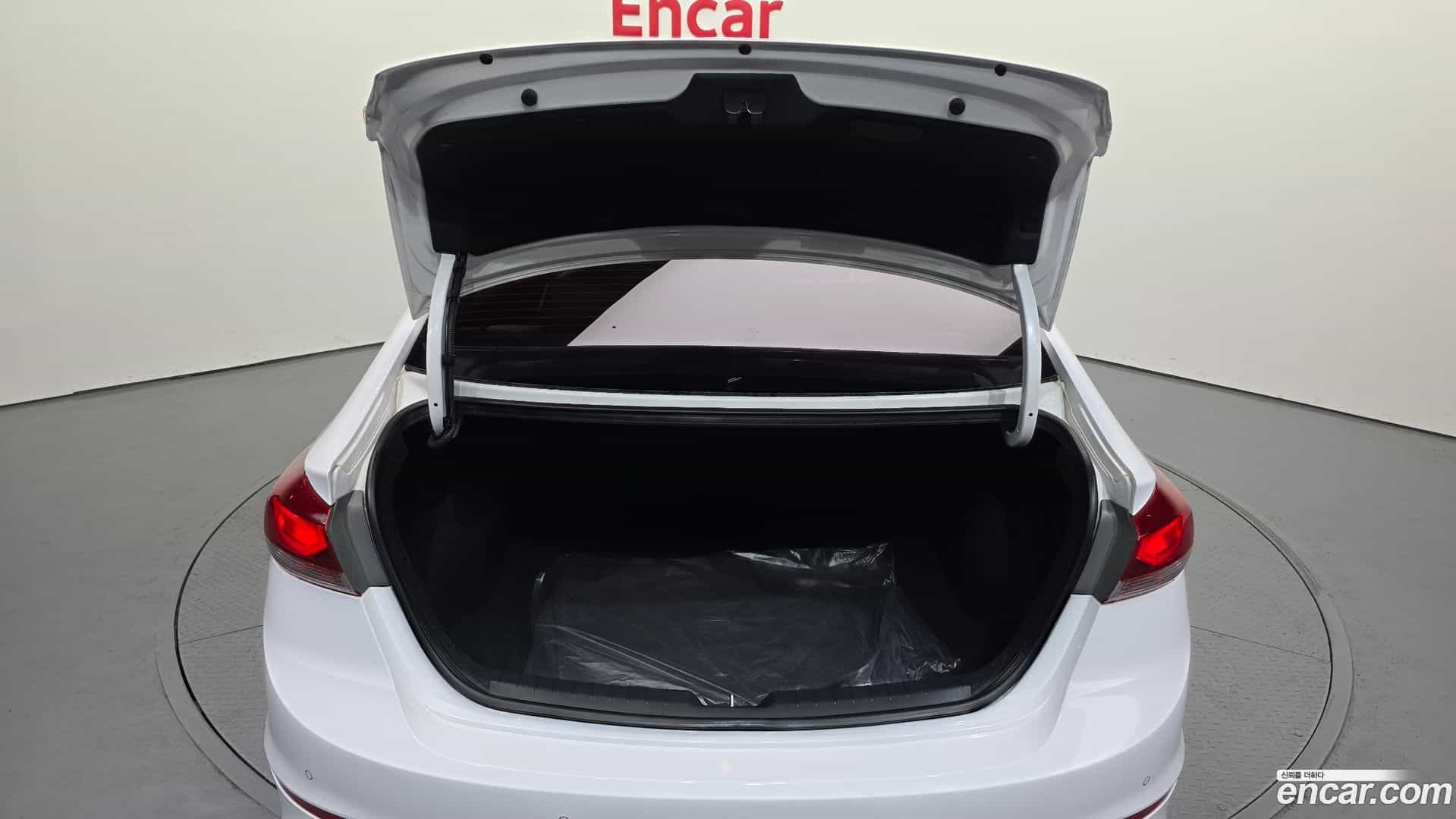 AVANTE Hyundai 2017.9-OPTION-024