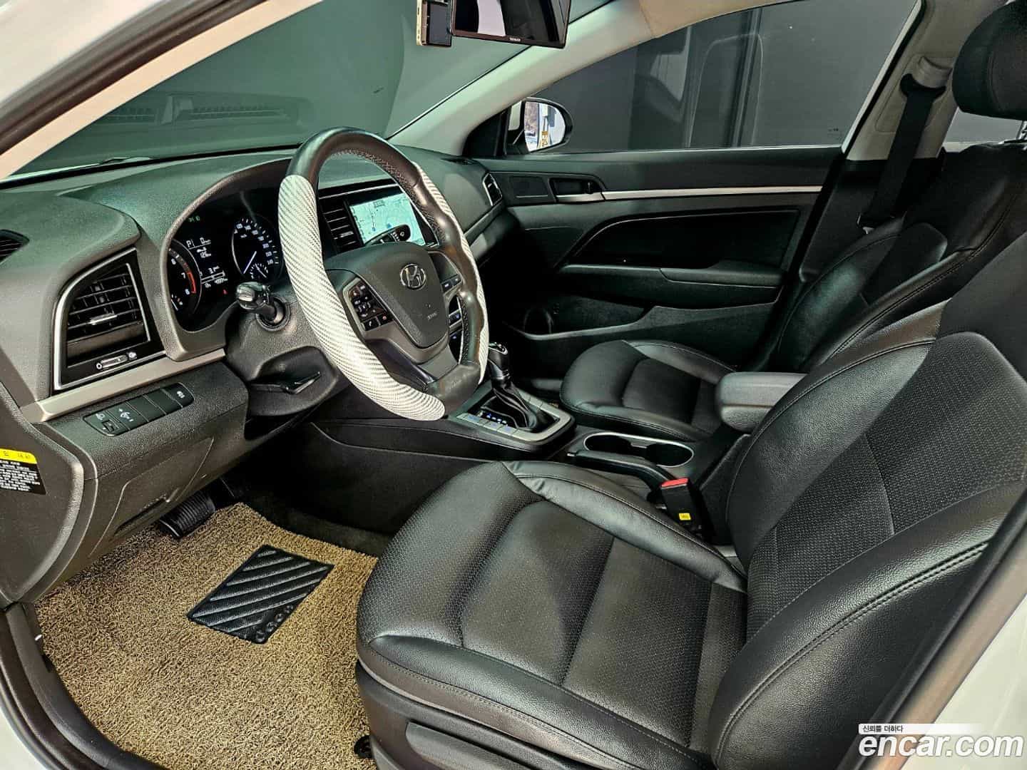 AVANTE Hyundai 2017.8-OPTION-015