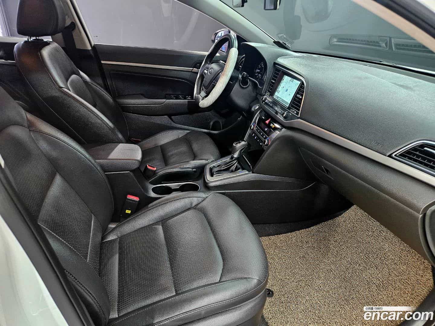 AVANTE Hyundai 2017.8-OPTION-016