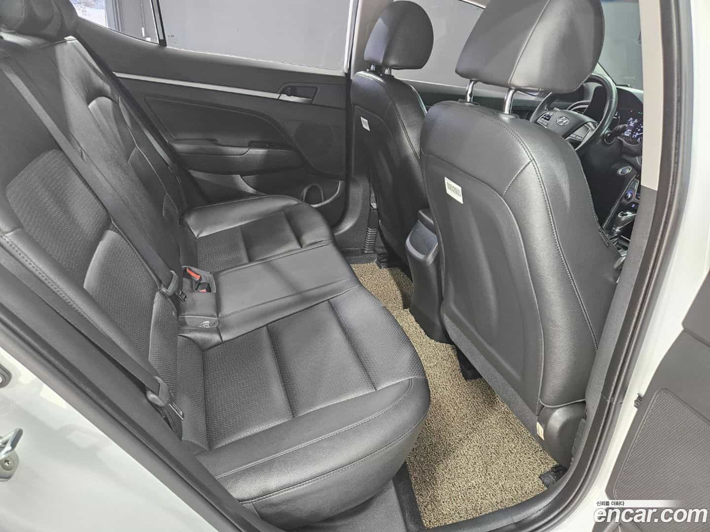 AVANTE Hyundai 2017.8-OPTION-017