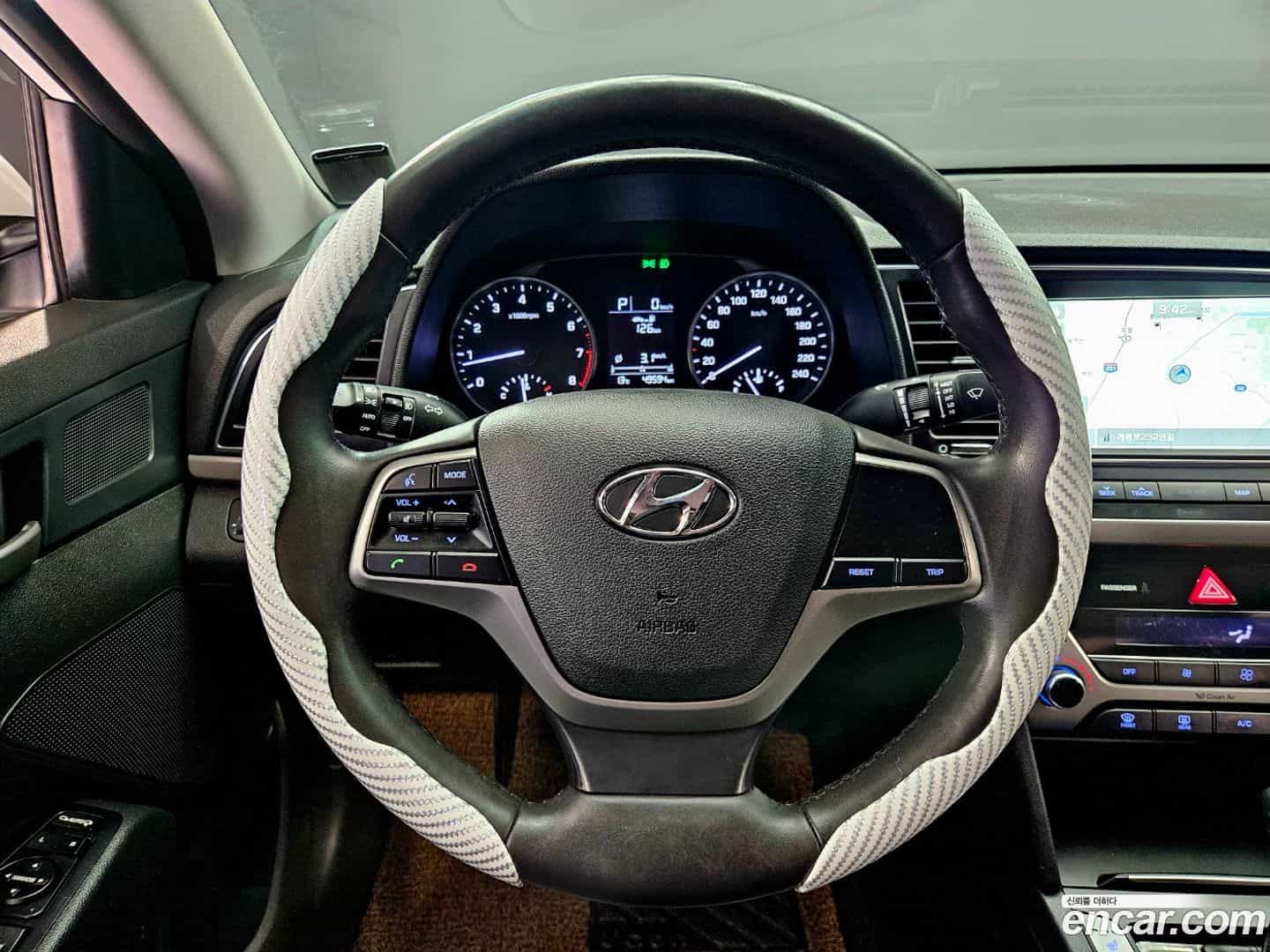 AVANTE Hyundai 2017.8-OPTION-018