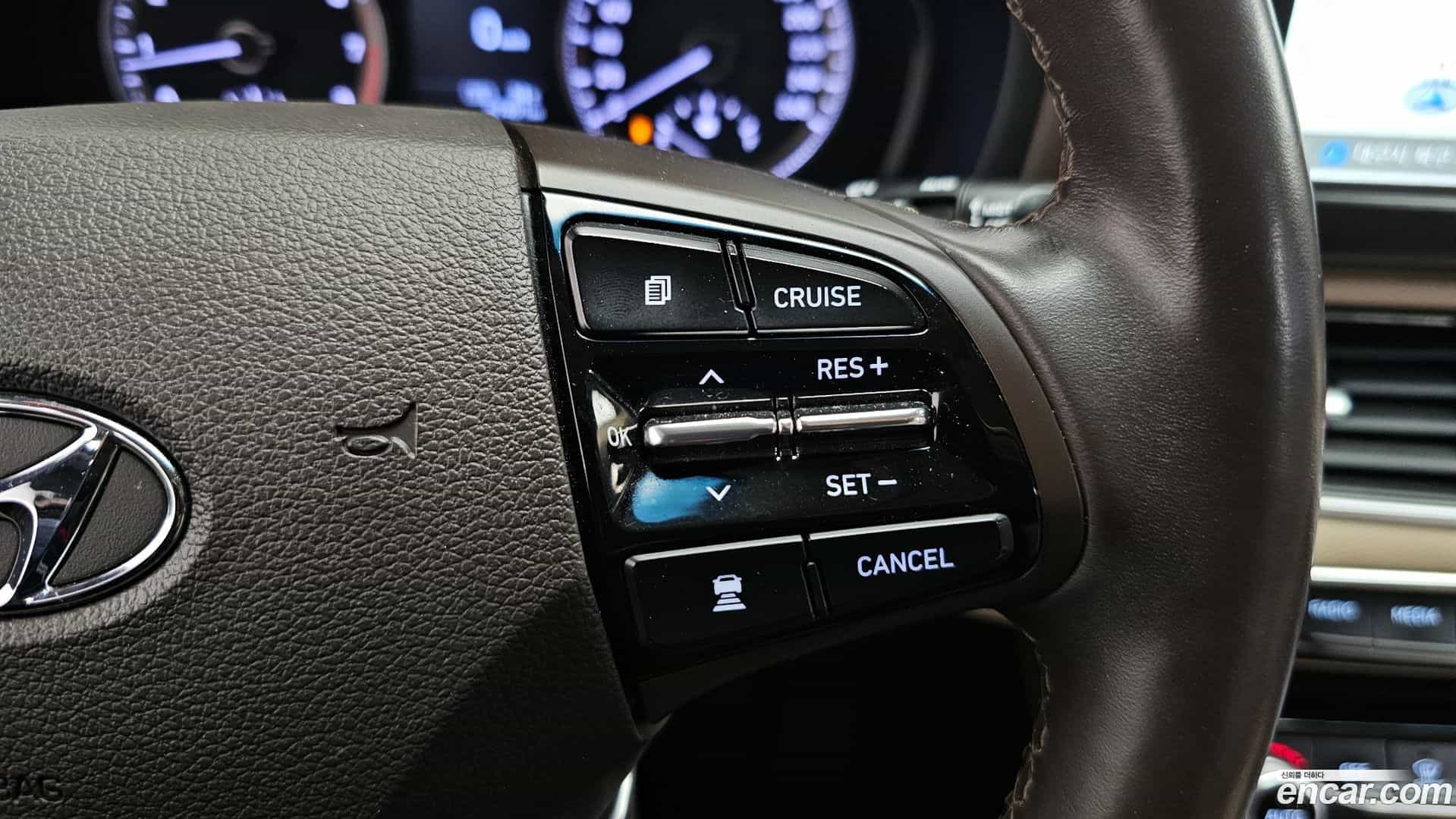 Grandeur Hyundai 2019.4-OPTION-016