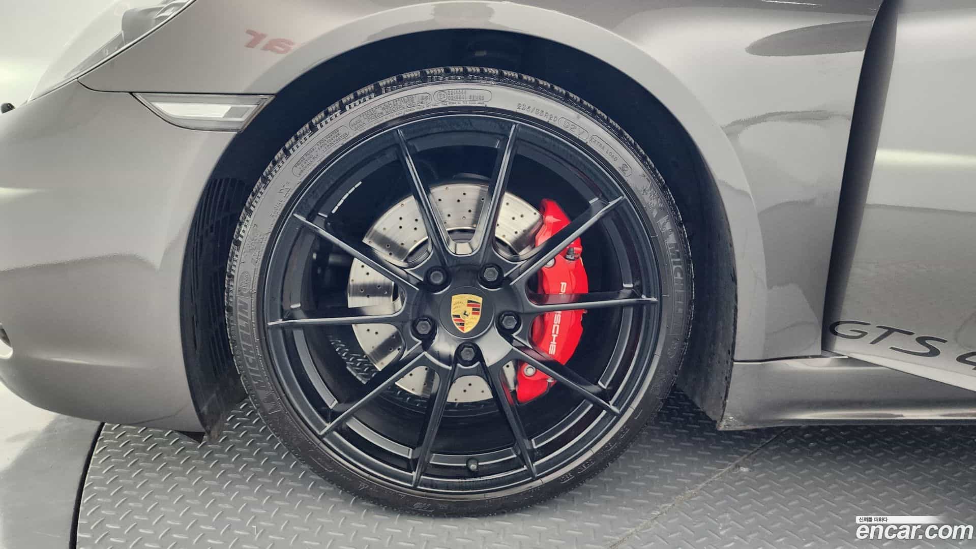 718 Porsche 2022.1-OUTER-005
