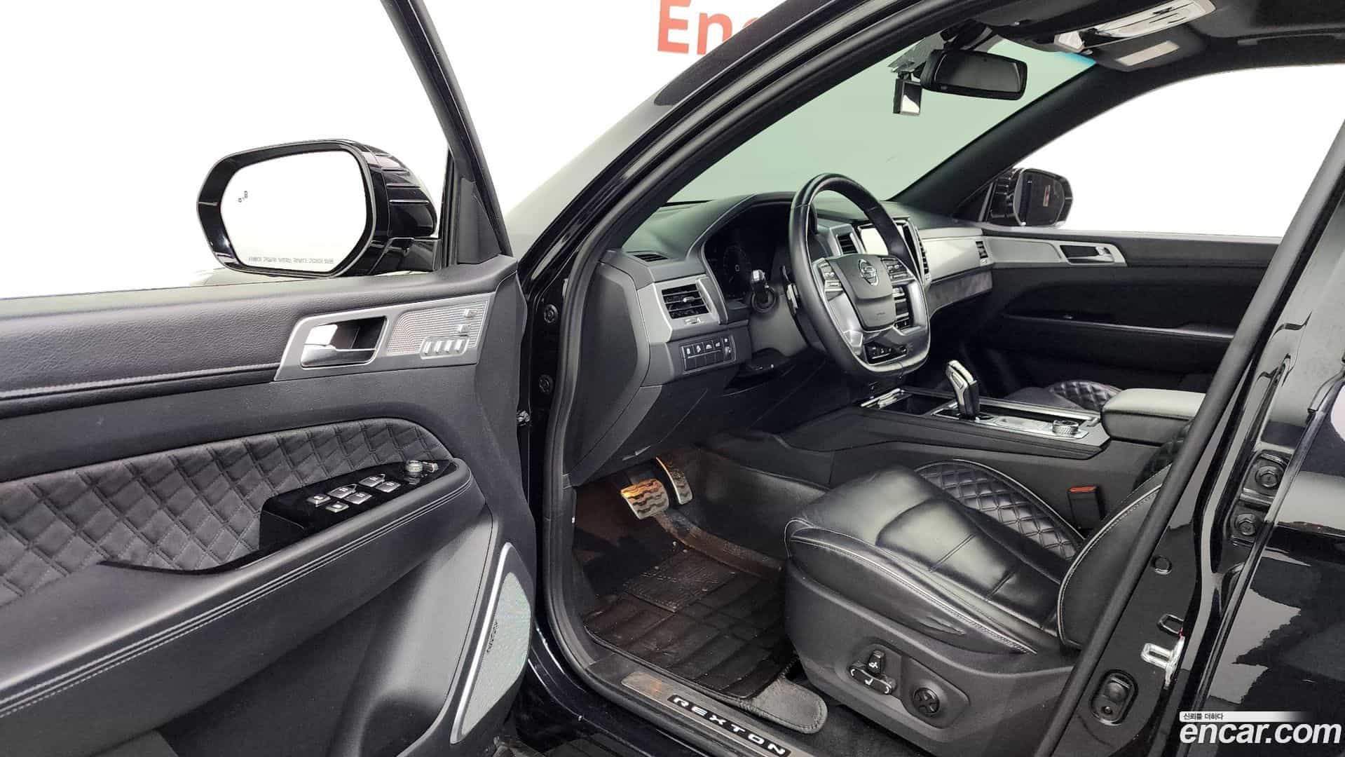 Rexton KG Mobility 2020.10-INNER-010
