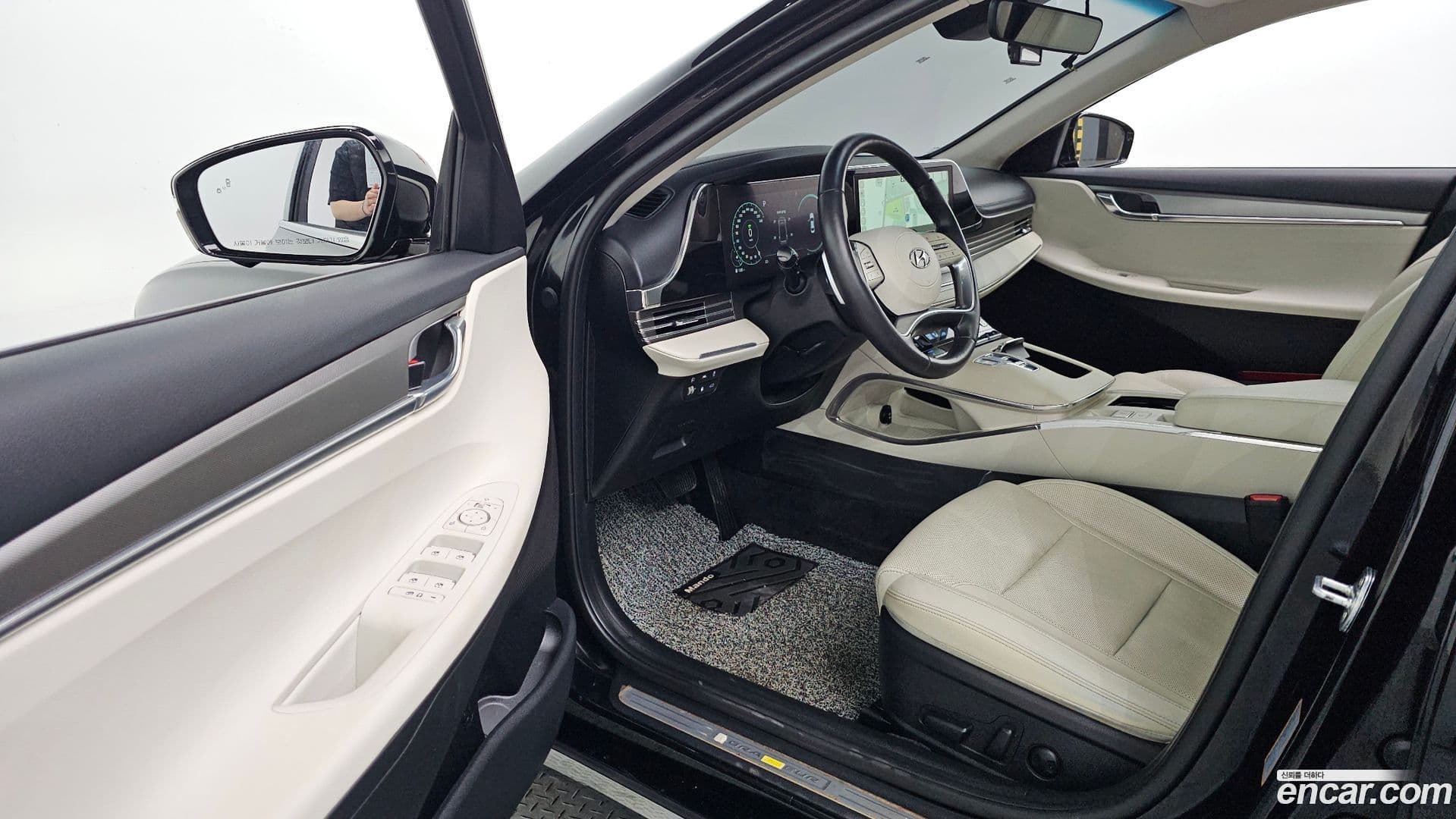 Main__Slider__Photo:Grandeur Hyundai 2021.9-9