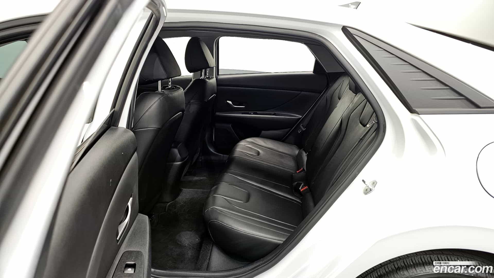AVANTE Hyundai 2021.10-OPTION-015