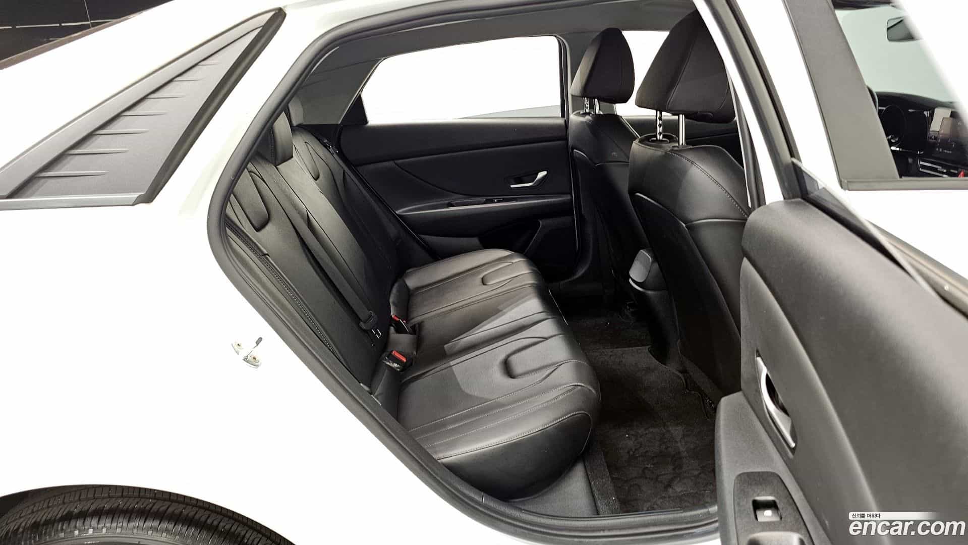 AVANTE Hyundai 2021.10-OPTION-016