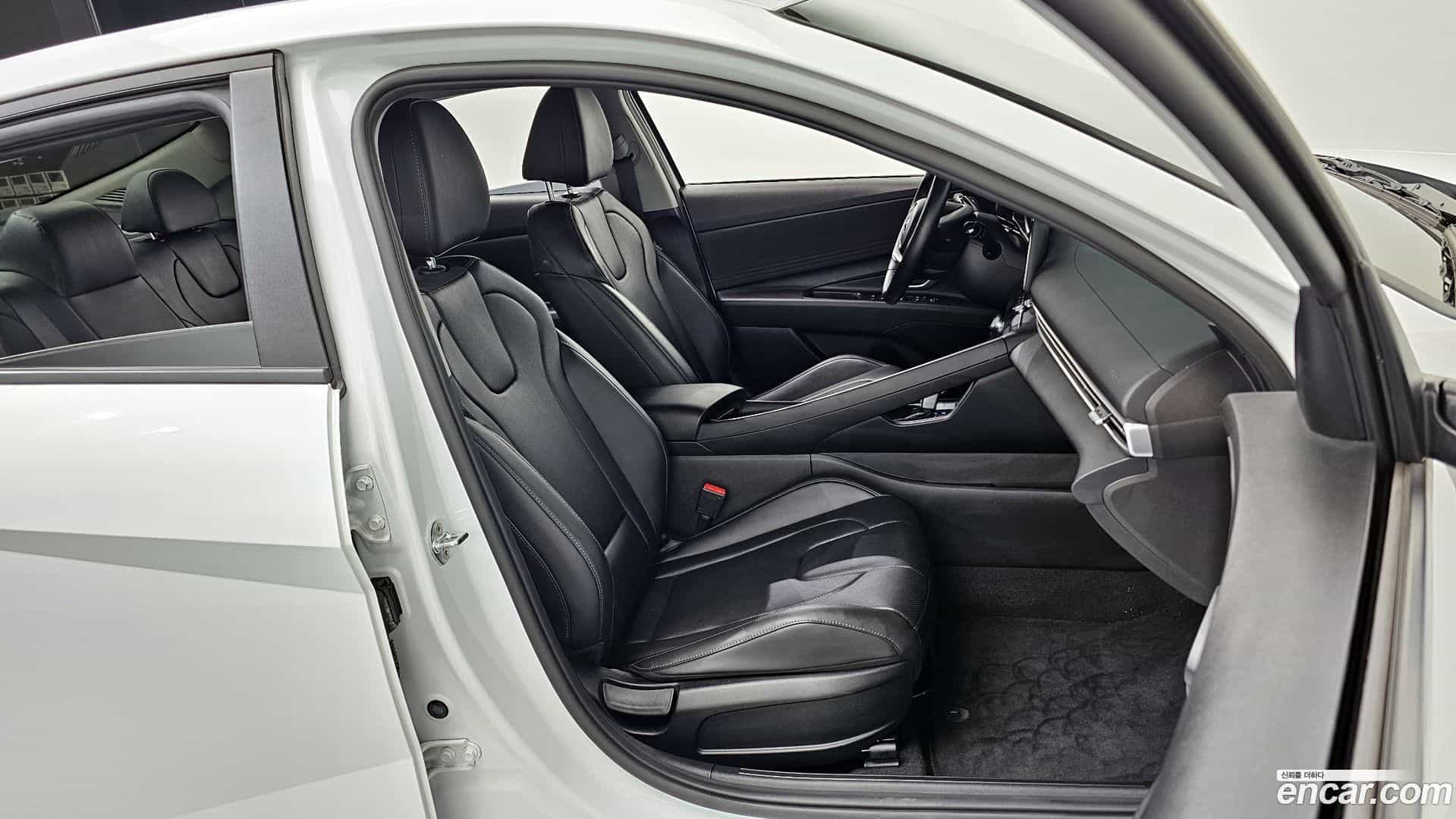 AVANTE Hyundai 2021.10-OPTION-017
