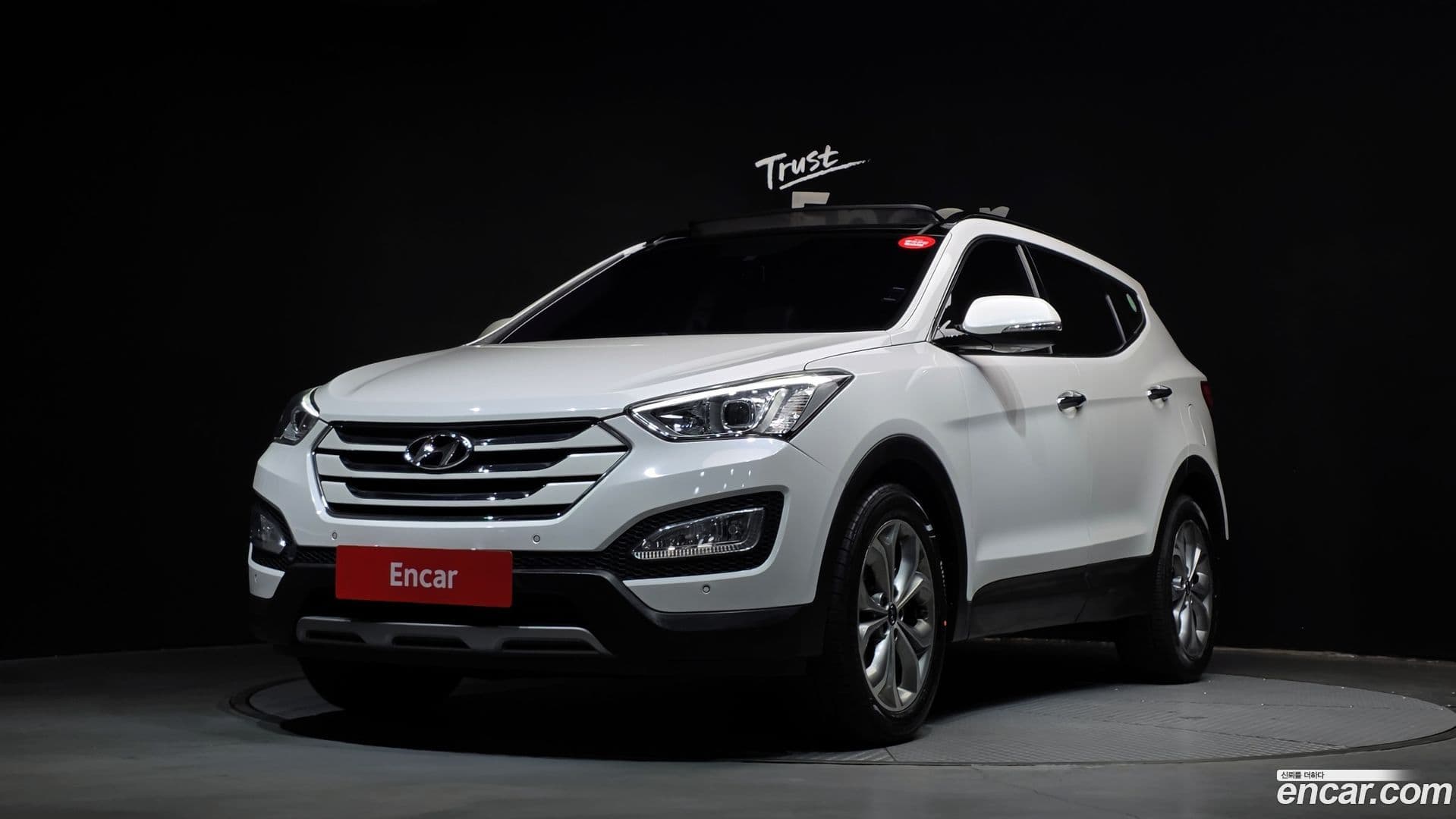 Main__Slider__Photo:Santafe Hyundai 2015.4-0