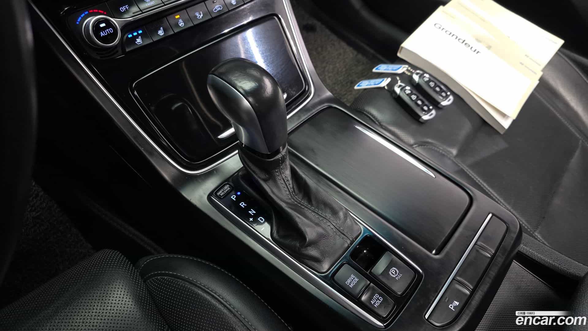 Grandeur Hyundai 2017.2-INNER-009