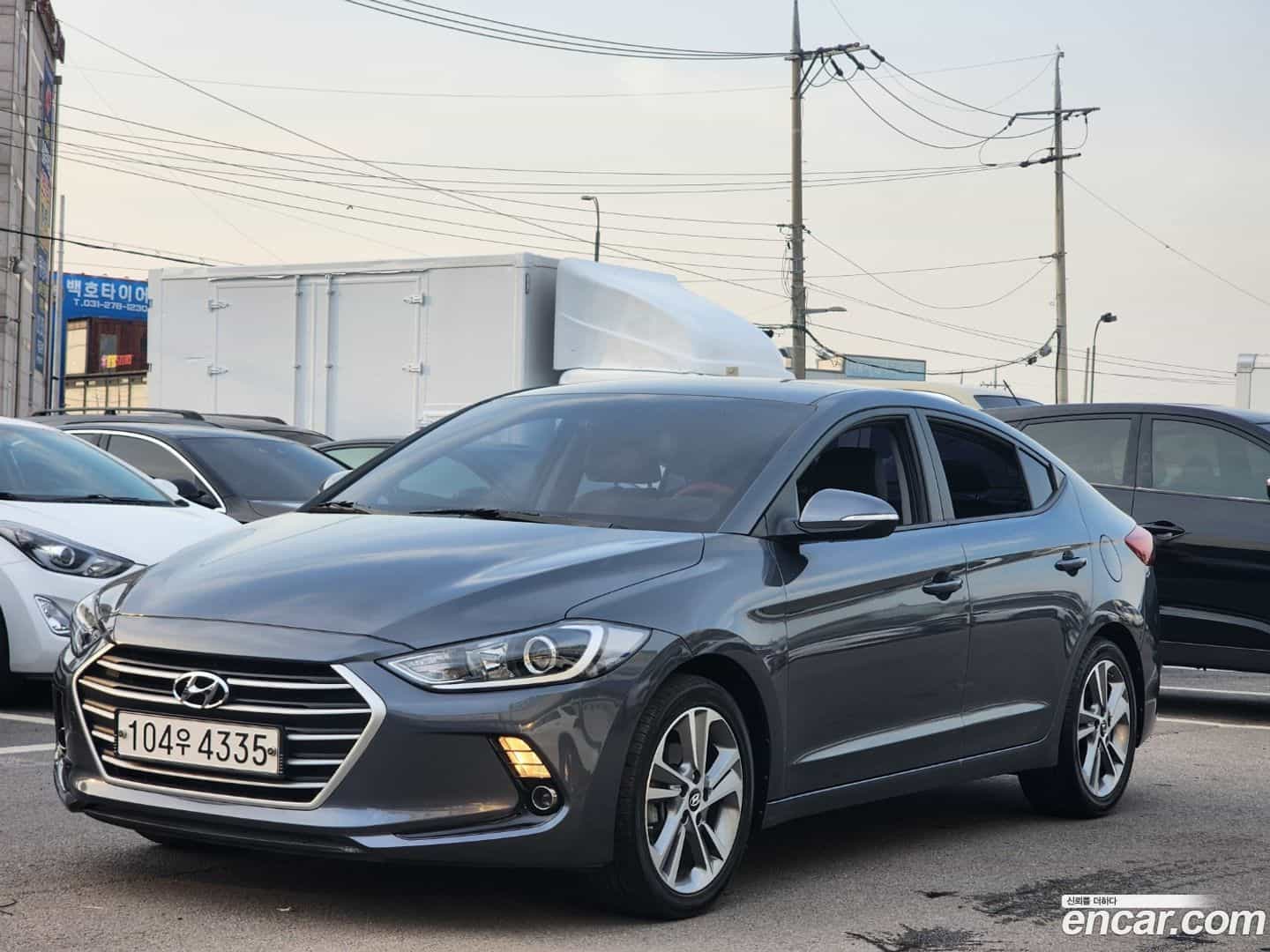 AVANTE Hyundai 2016.10-OUTER-001
