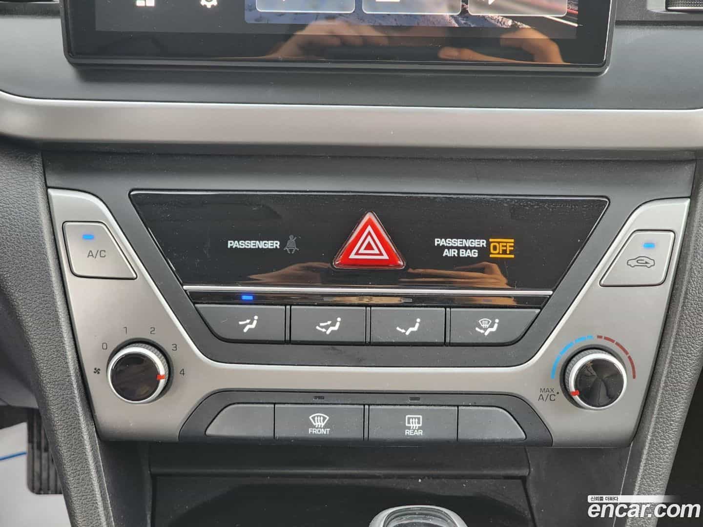 AVANTE Hyundai 2016.10-OPTION-017